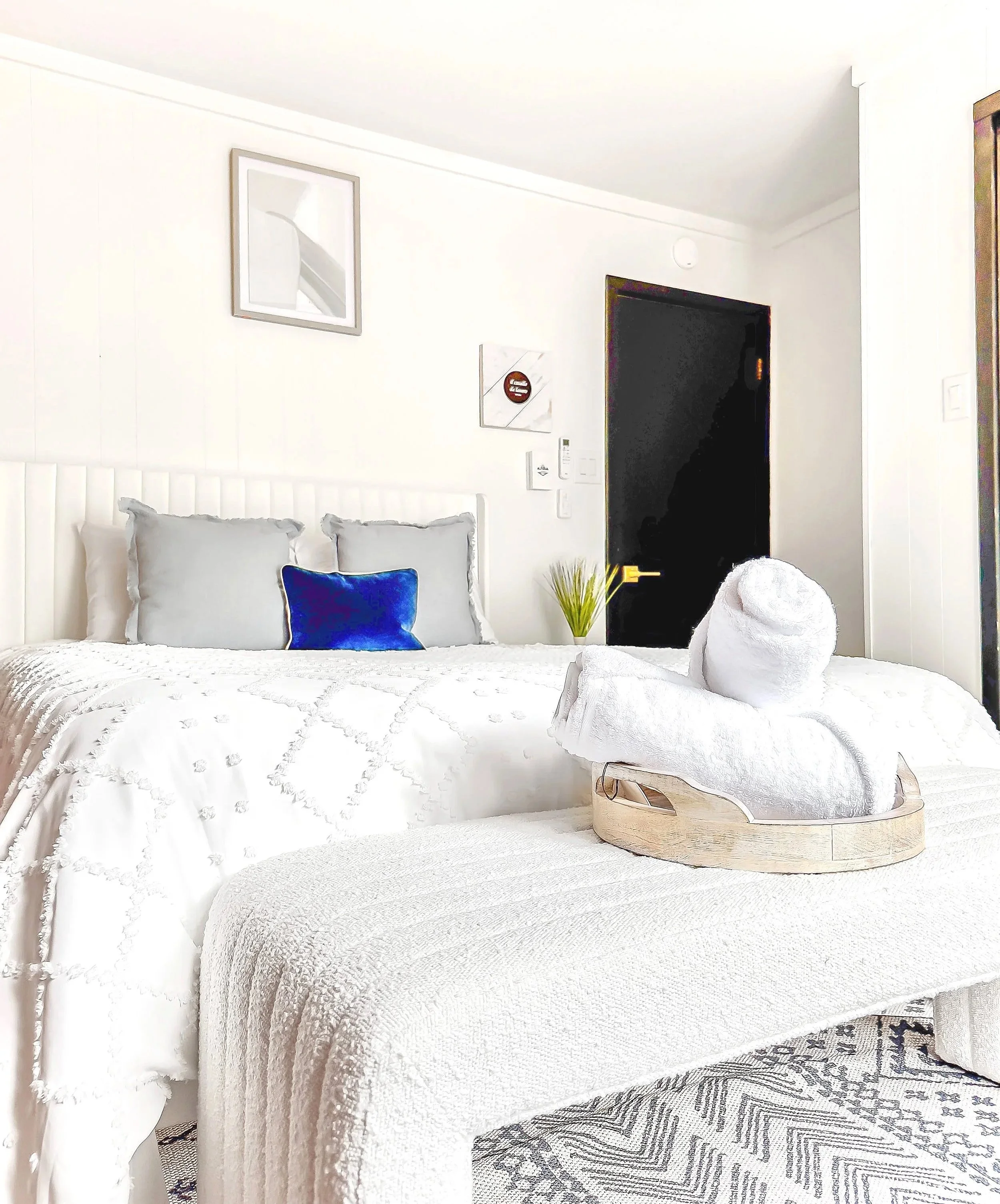 Bedroom 3: Queen Bed