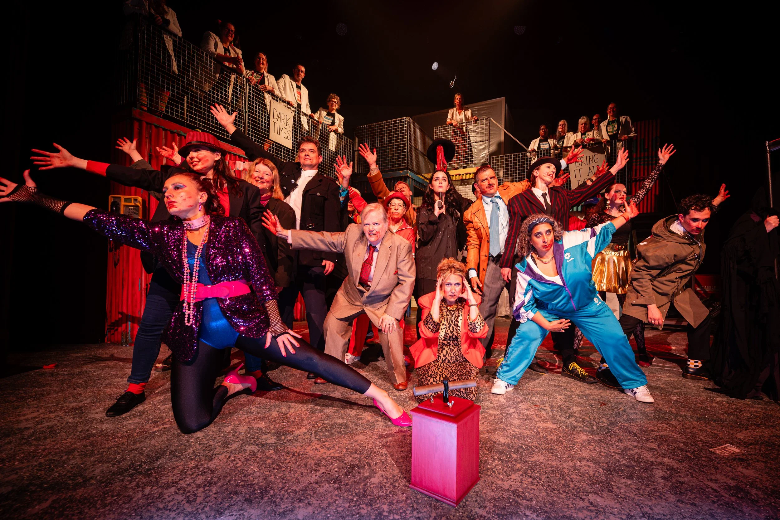 GraemeBraidwoodPhotography-Royal&Derngate-DeadDogInASuitcase-1146.jpg