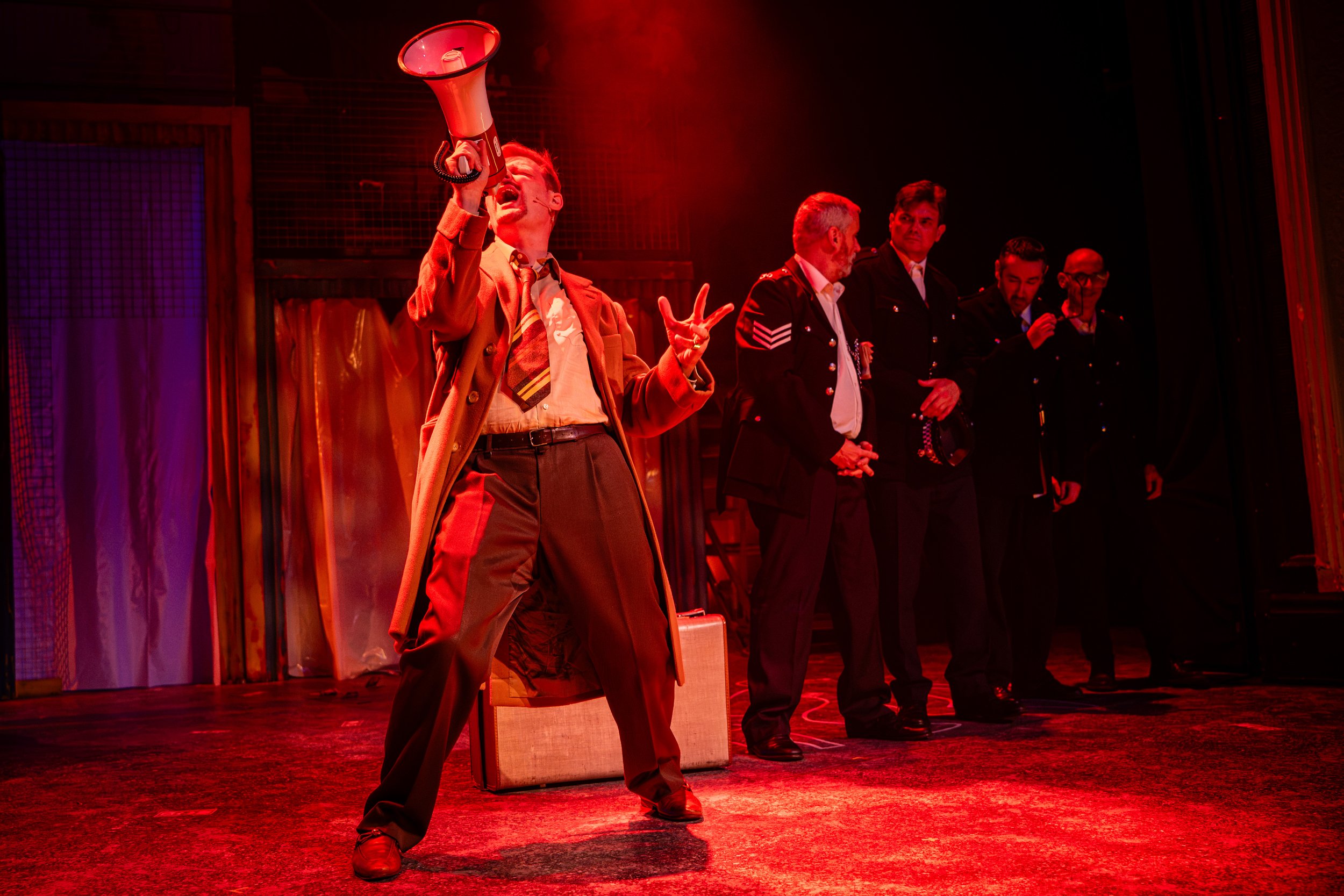 GraemeBraidwoodPhotography-Royal&Derngate-DeadDogInASuitcase-398.jpg