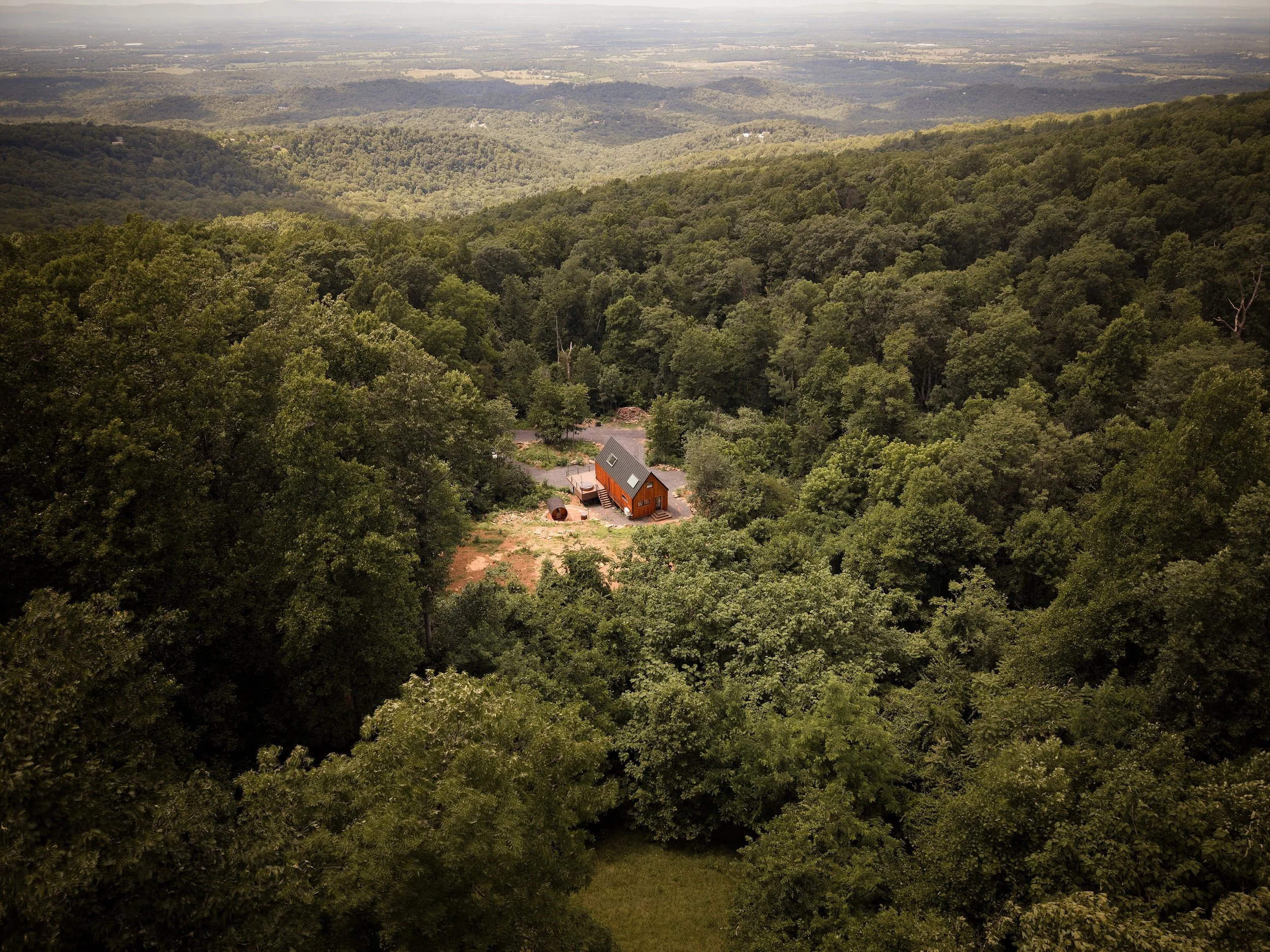 Welcome to Royal Oak Retreat, one of Virginia&rsquo;s most iconic cabins, tucked away among the rolling hills and breathtaking mountain landscapes🌲✨

Blending rustic charm with unforgettable views, this renowned getaway offers the perfect place to r