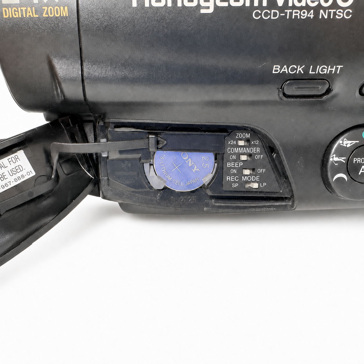 sony-handycam-ccdtr94-switch-compartment.png