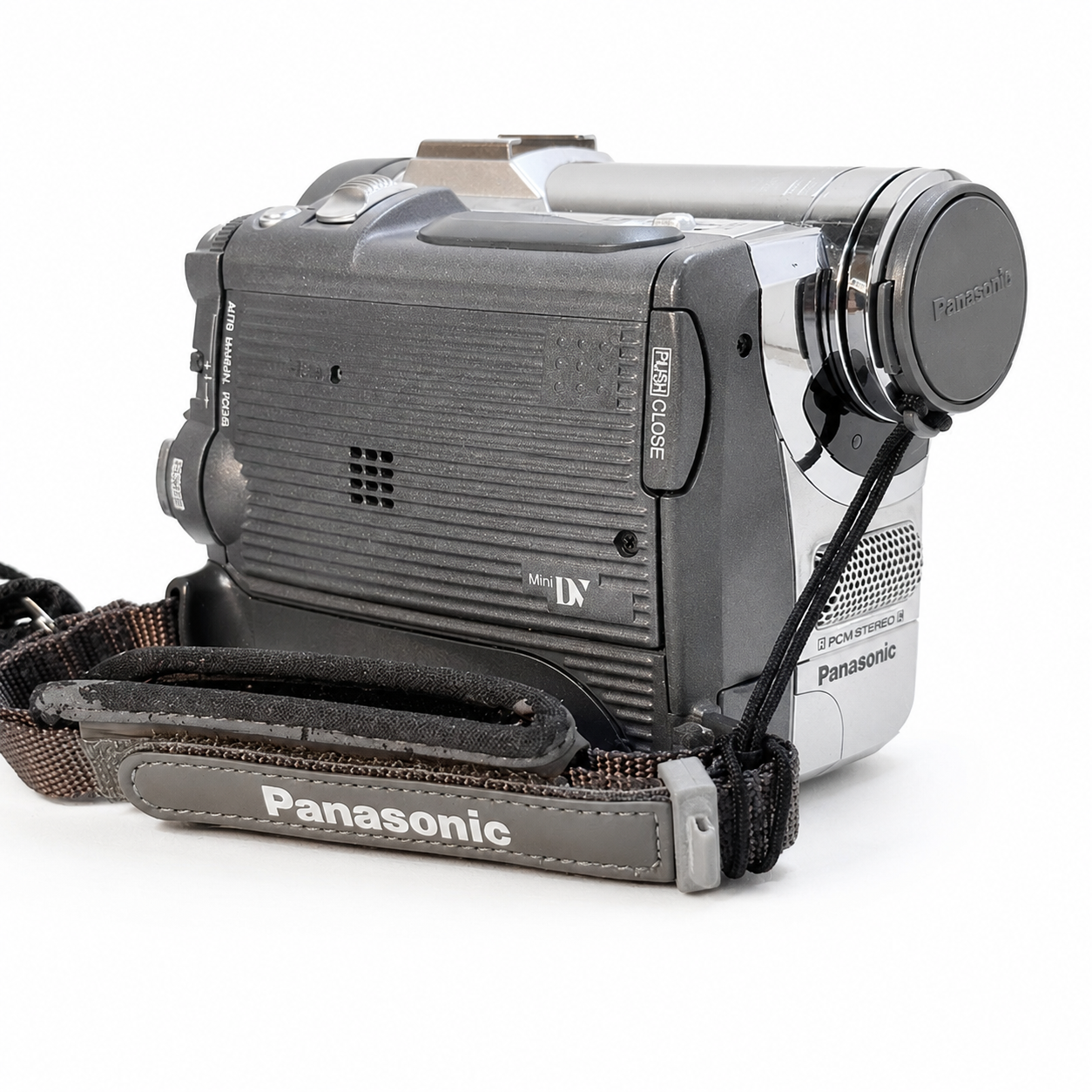 panasonic-mini-dv-right-front-angle.png