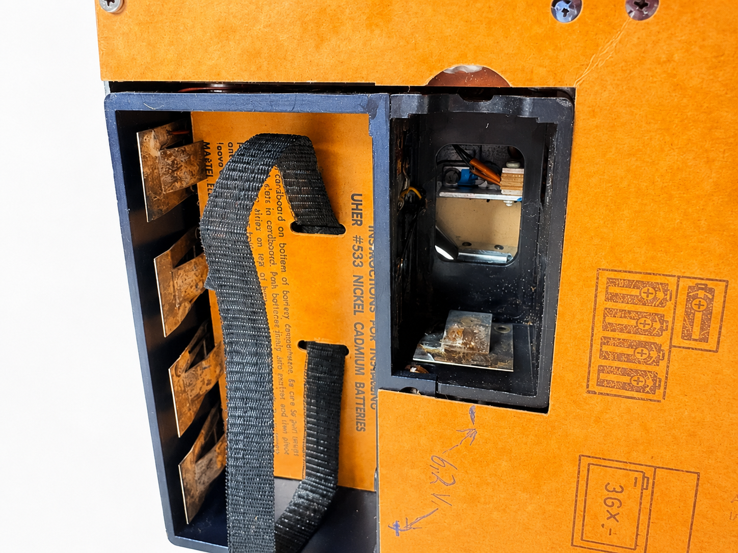 uher-4000-report-s-battery-compartment-closeup.png