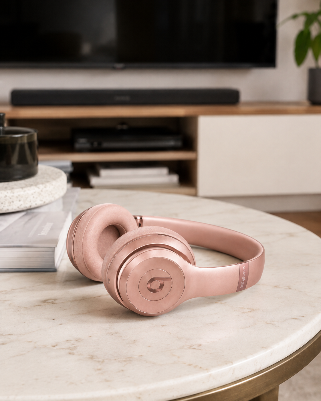 beats-solo3-wireless-headphones-rose-gold-location.png