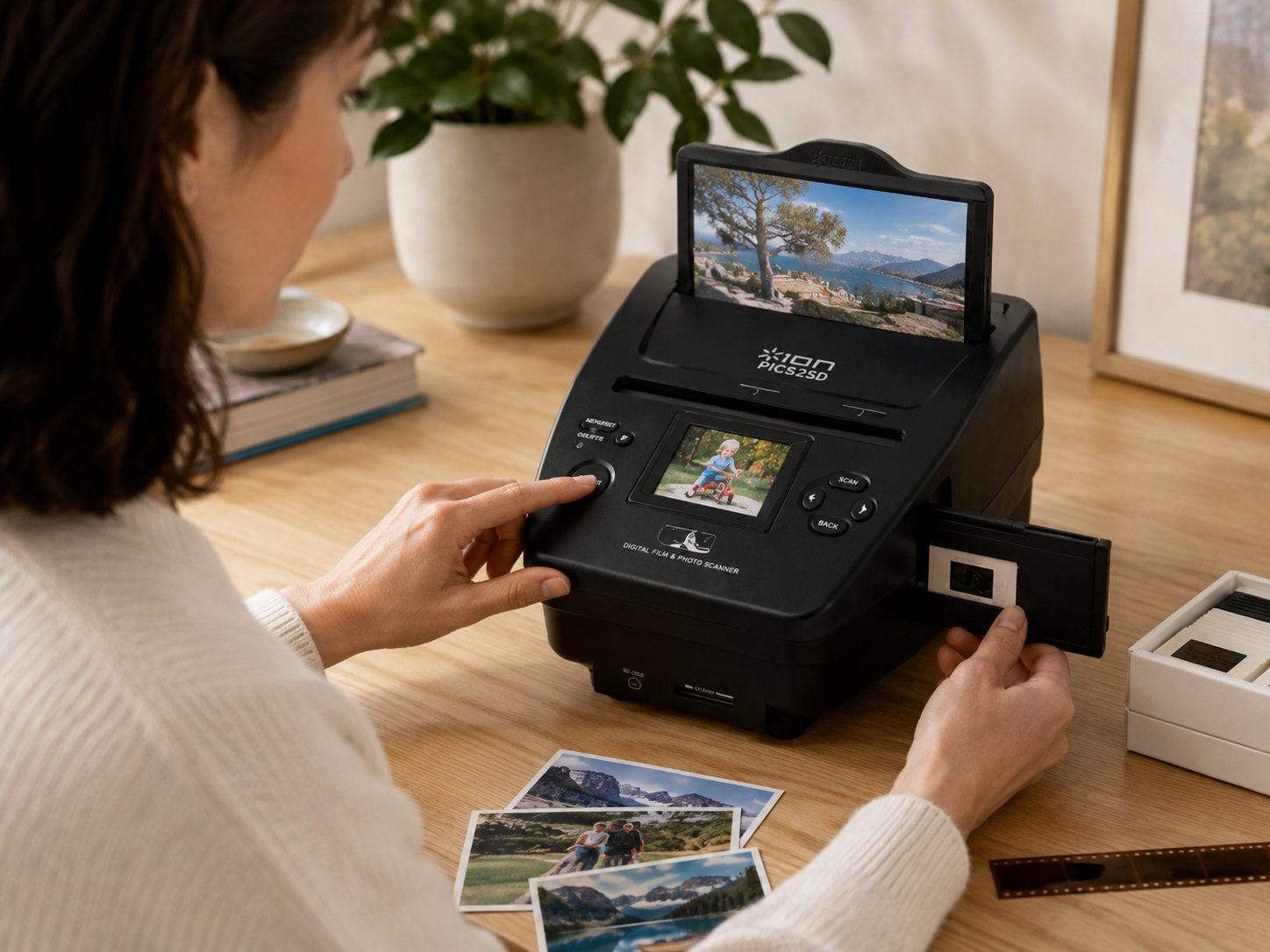 ion-pics2sd-scanner-lifestyle.png