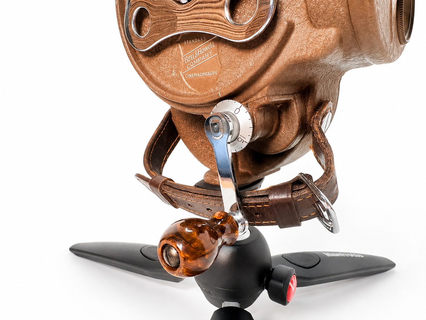 bell-howell-filmo-70-da-winding-crank-angle.png