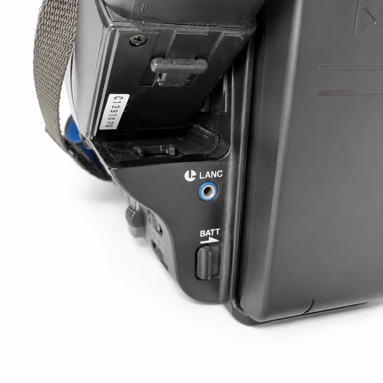sony-handycam-ccdtr94-left-rear.png