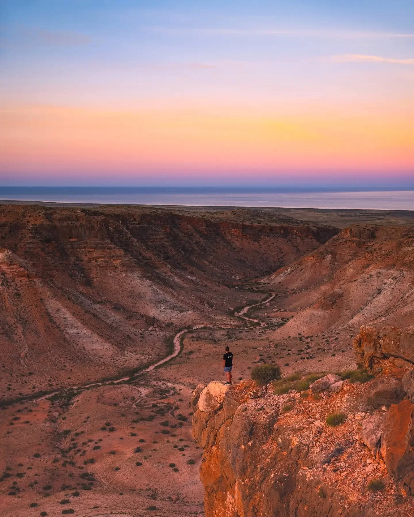 Here dreaming of that Ningaloo winter glow.

The colours of this canyon at sunset are something else. I almost think that pastel pinky/purple gradient colour you see above the eastern horizon just after sunset is my absolute fave out of all the sky's