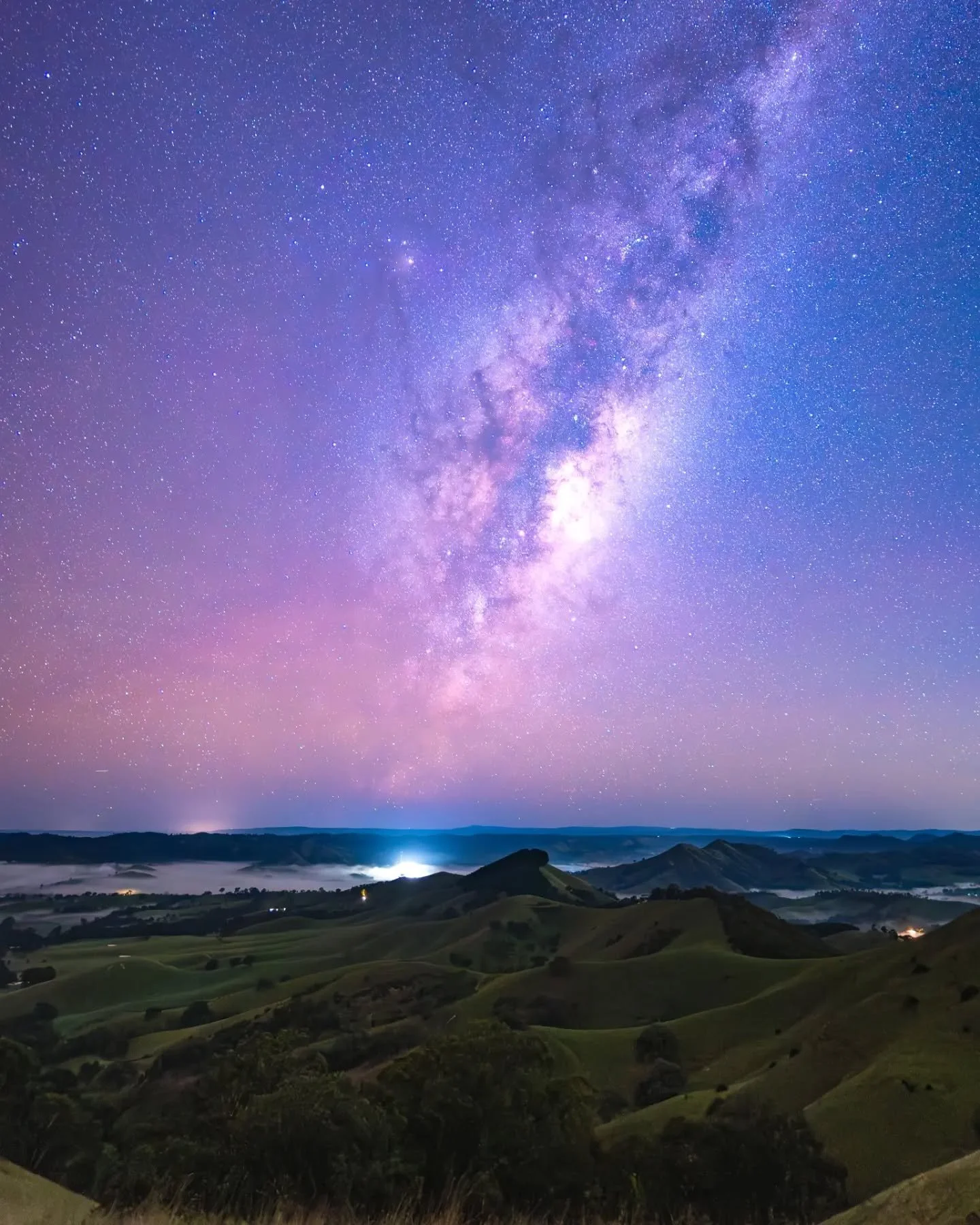 A thousand hills and a billion stars ✨

The Milky Way is estimated to contain between 100 and 400 billion stars. In a dark sky location, we can visibly see up to 4,000ish. In camera with long exposure x wide angle bright aperture lens, 3 to 4 times t
