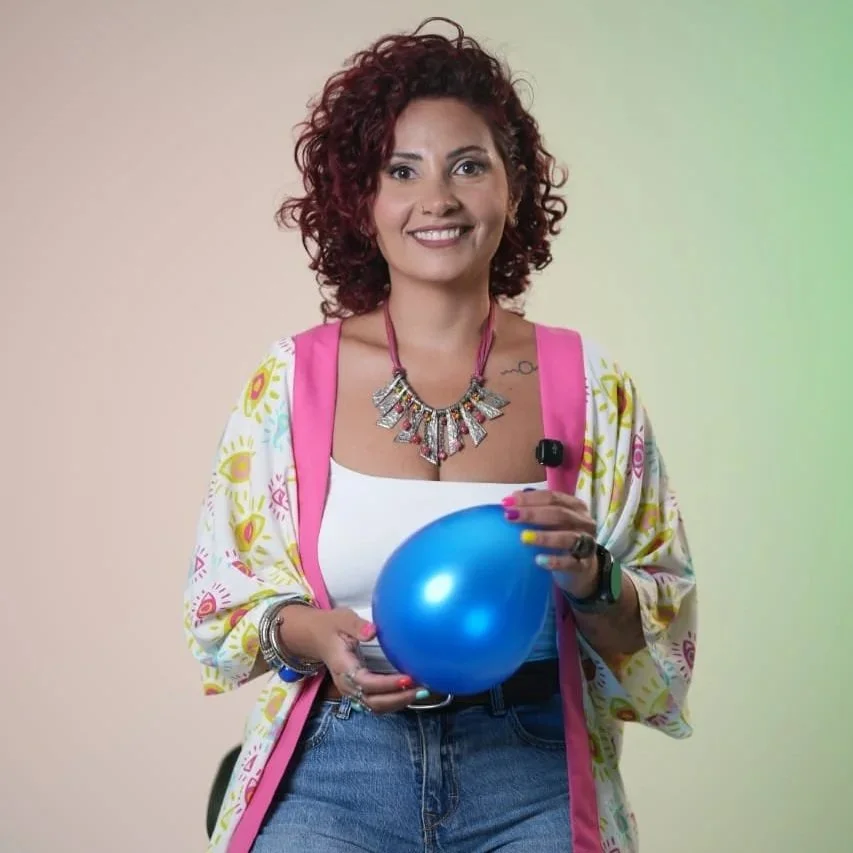 Portrait de Mayssa Blaibel, fondatrice d’AnansiLab, formatrice en communication thérapeutique, hypnose appliquée au soin et compétences relationnelles pour les professionnels de santé.