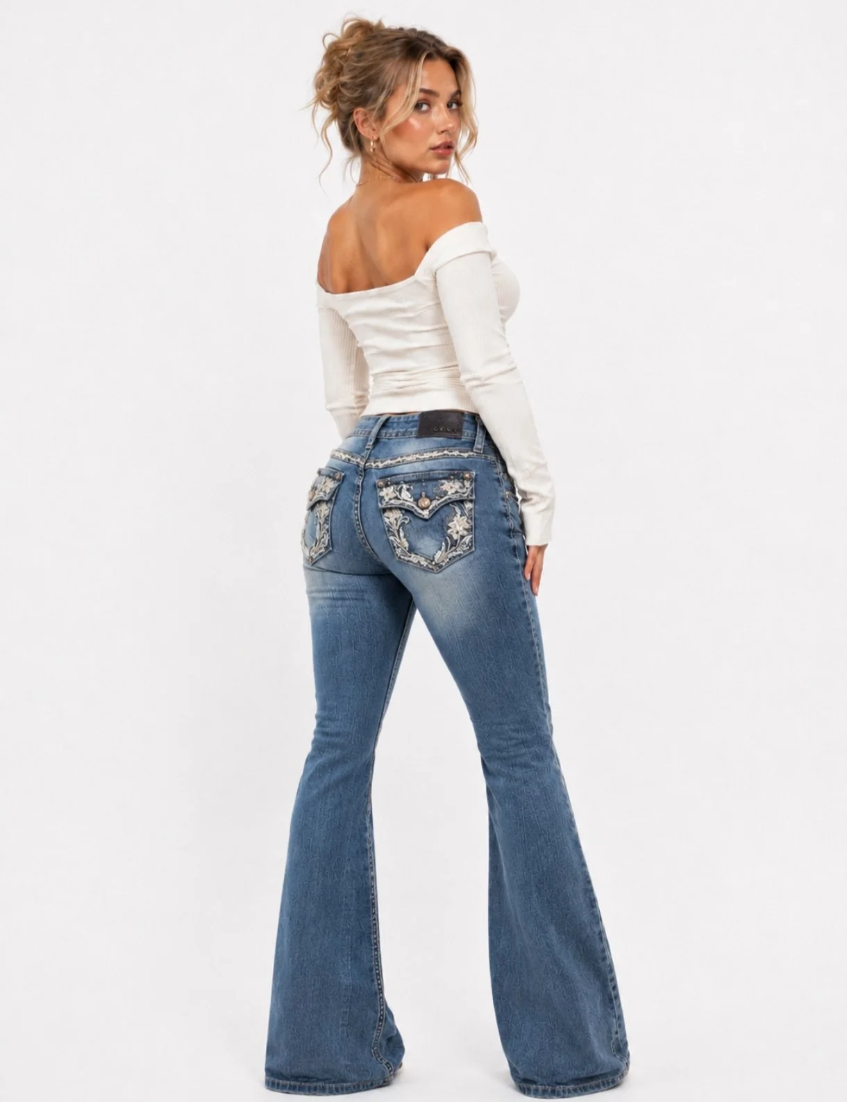 Size L Embellished Vintage Flared flap Backpockets Flower design Jeans