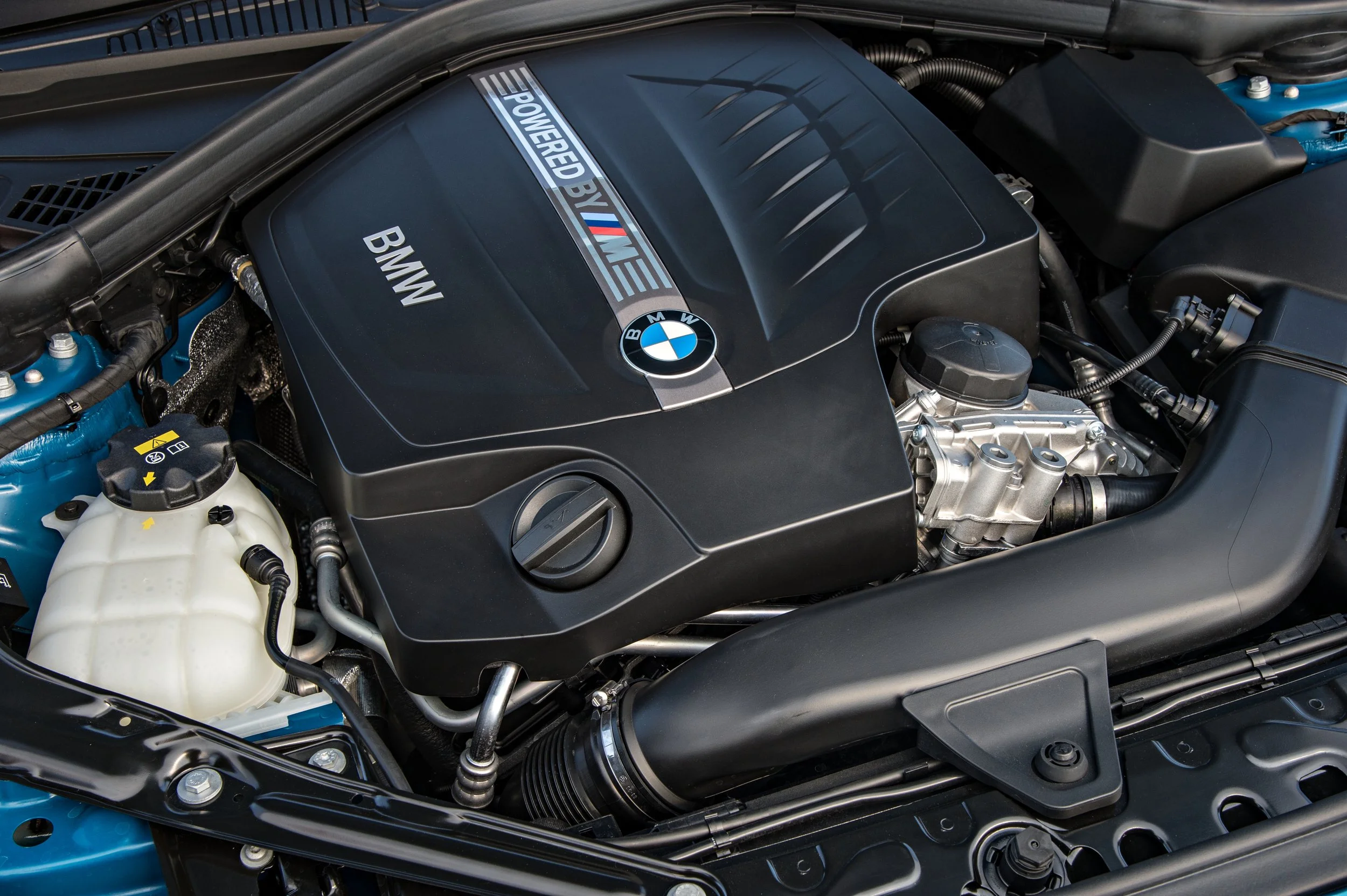 p90210214_highres_bmw-m2-coupe-02-2016.jpg
