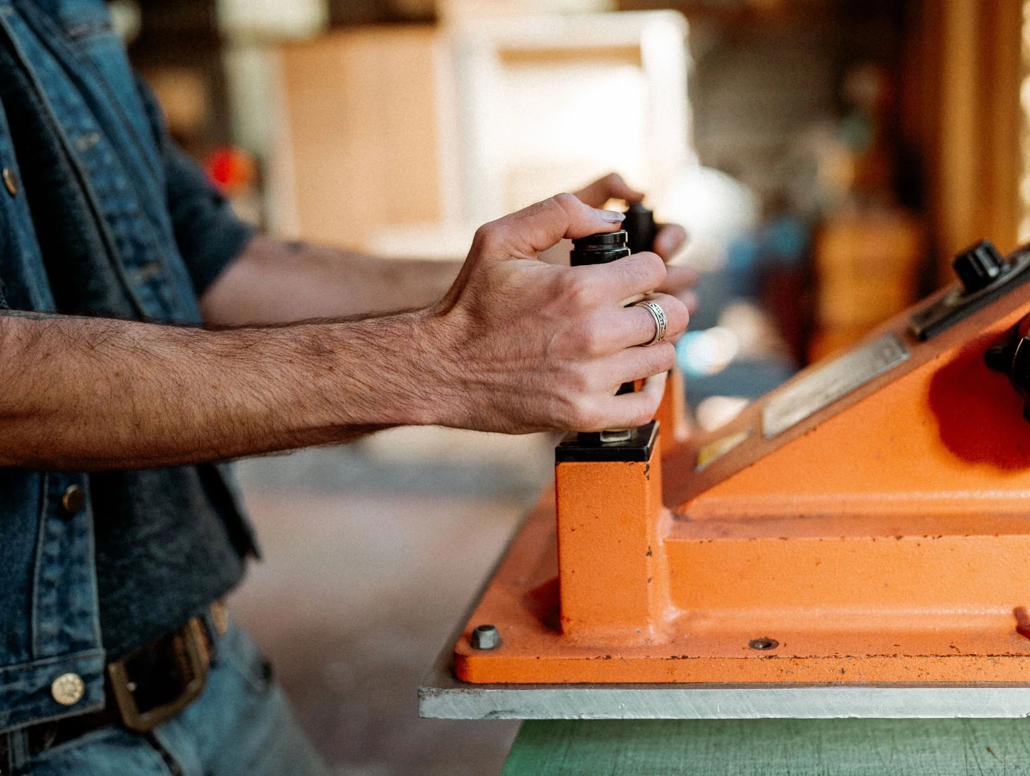 Operating a clicker press for leather crafting