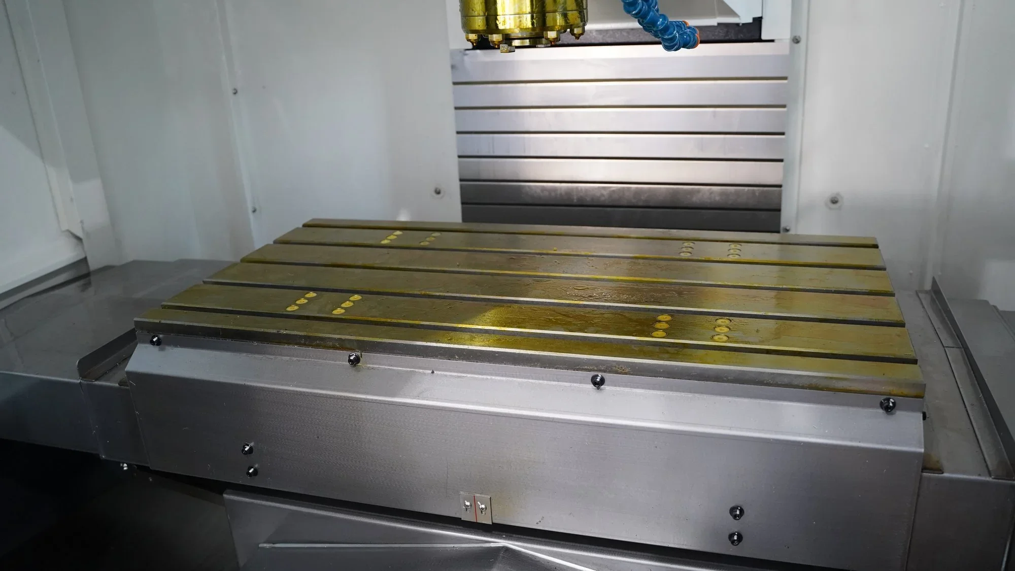 t-v856s-worktable.webp