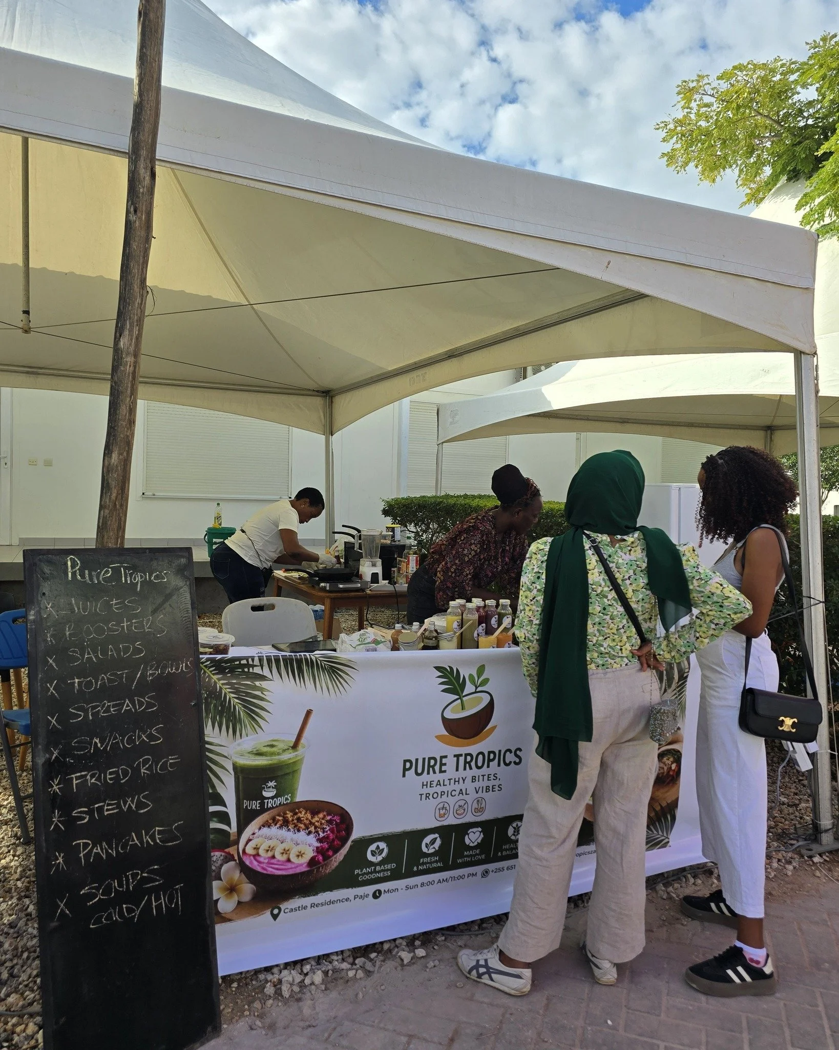 Get your festival glow on with Pure Tropics at Futopia! ✨🌴
We're here and ready to serve up healthy bites and tropical vibes. Our stall is packed with fresh plant-based goodness, from boosters and juices to hearty bowls and salads. Have a look at ou