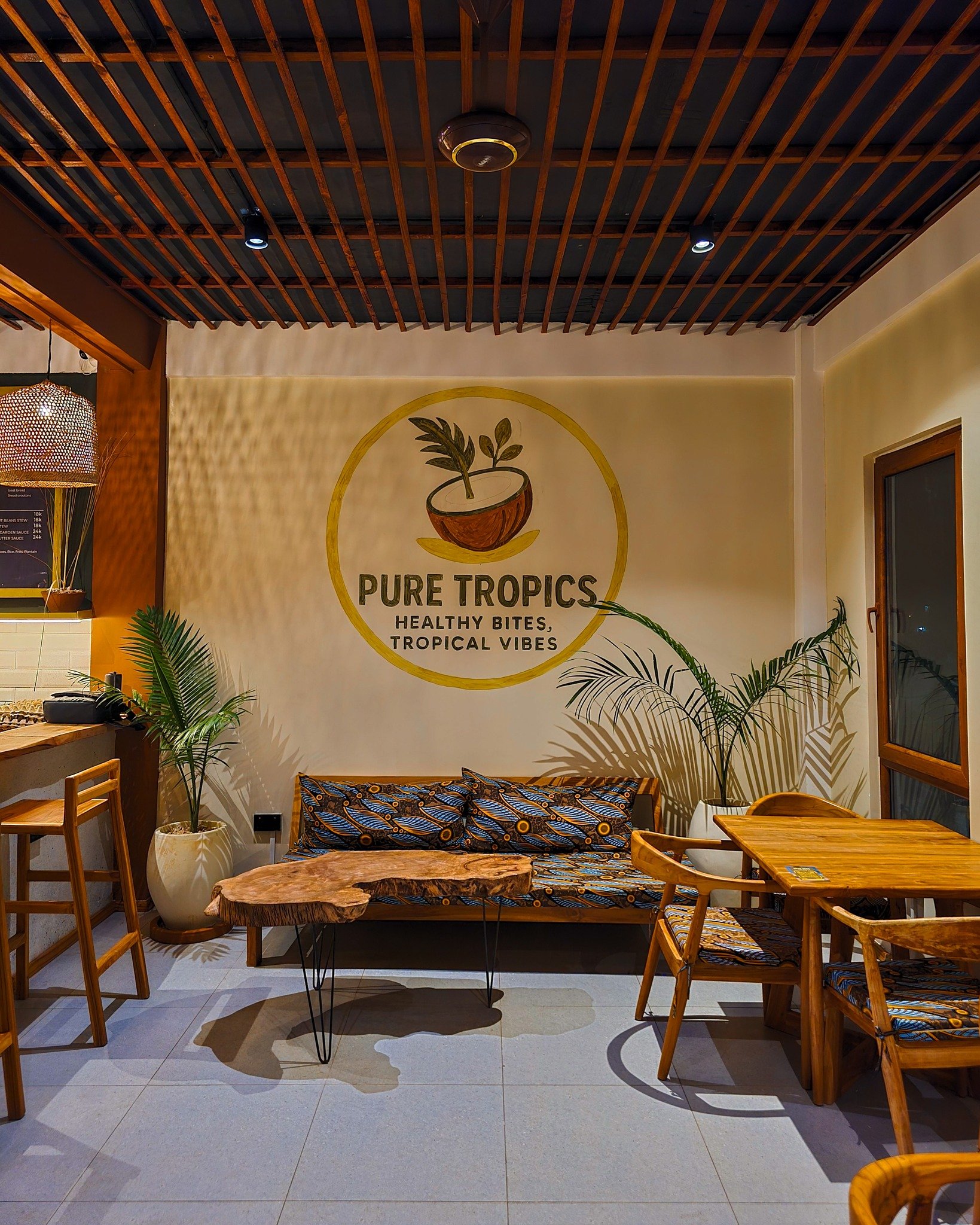 Healthy bites. Tropical vibes. 🥥🍃

It&rsquo;s not just the artwork on our wall; it&rsquo;s the energy of our entire dining space. Come find your favorite spot among the warm woods, woven accents, and lush indoor palms today. 

📍 Pure Tropics

#Pur