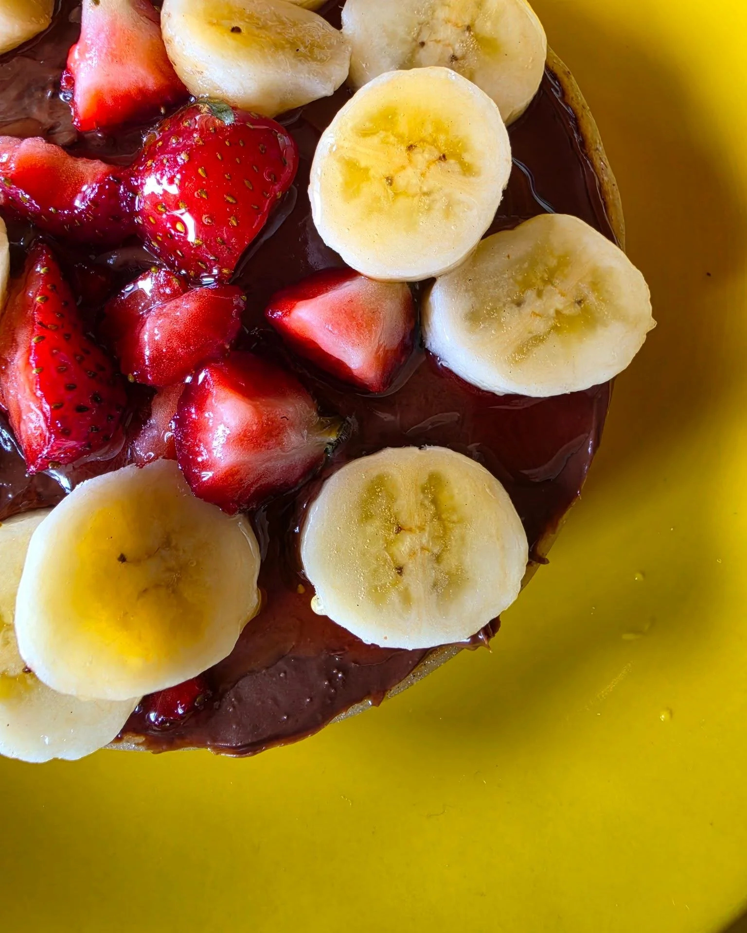 Up close with pure perfection. 🍓🍫🍌

Rich chocolate spread layered over warm pancakes, topped with fresh juicy strawberries and creamy banana slices. Every bite is the ultimate blend of fresh and indulgent.

Treat yourself today&mdash;you deserve i