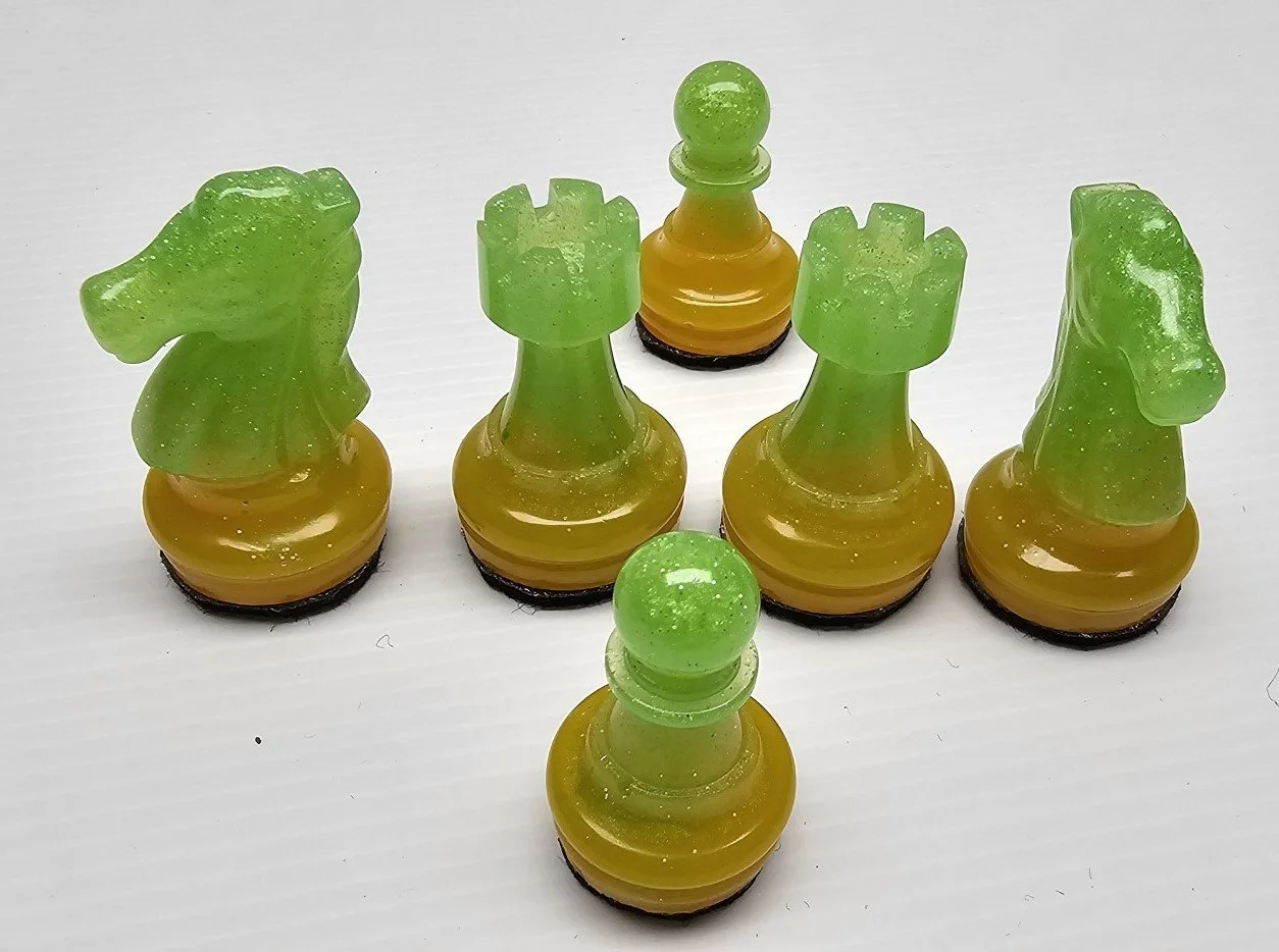 Metallic Apple & Butter Yellow Chess Set