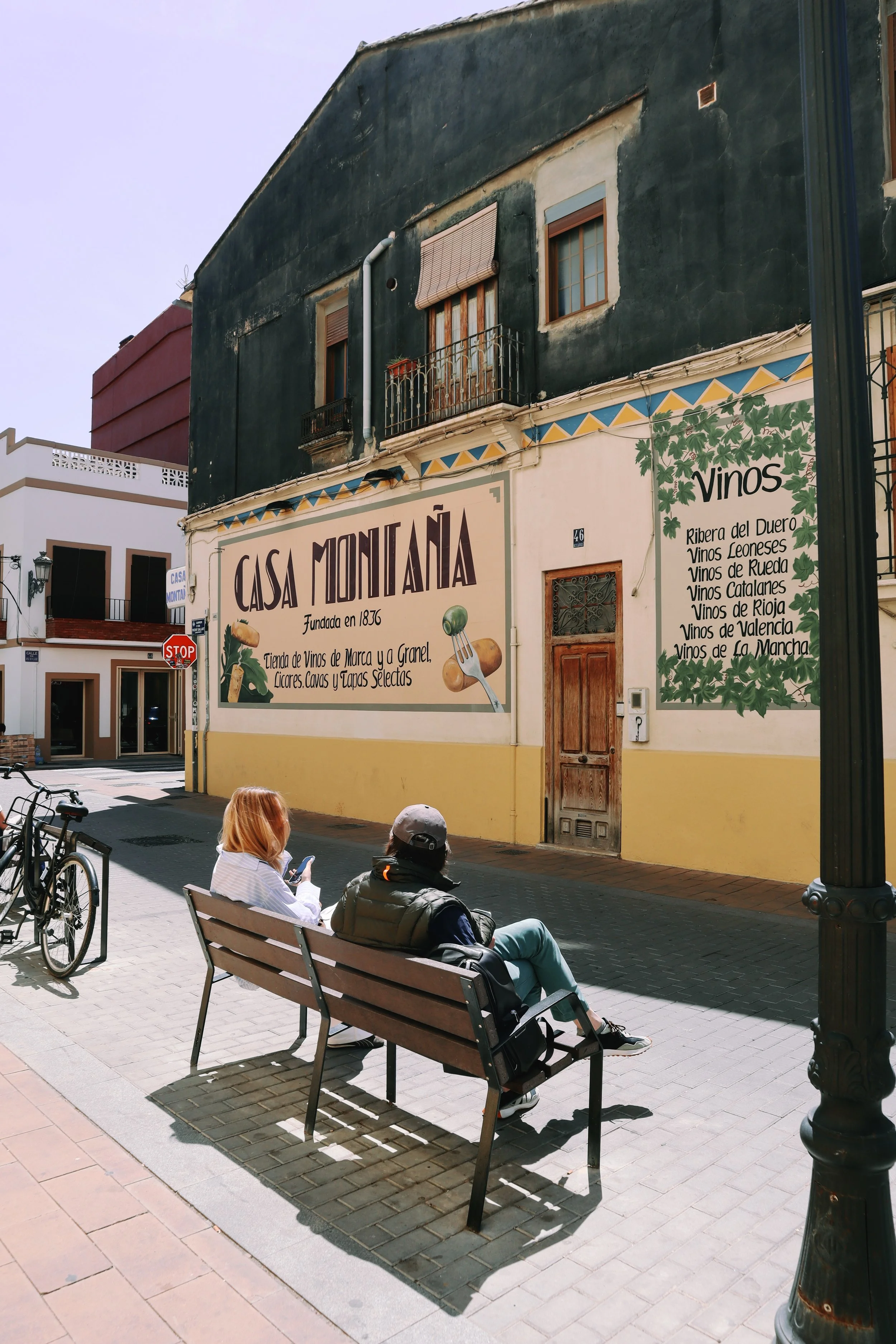 The experience is based on dynamism. Instead of sitting down to a static menu in a single tapas restaurant, you move from one place to another.