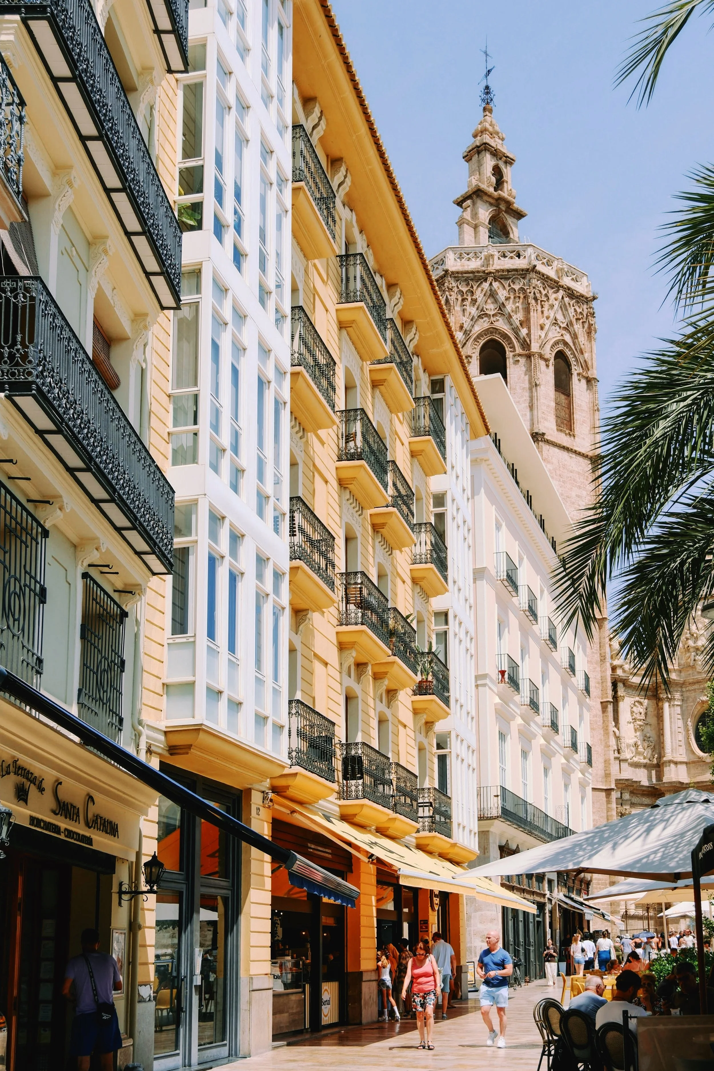 Golden-hour photography tour of Valencia's arts district