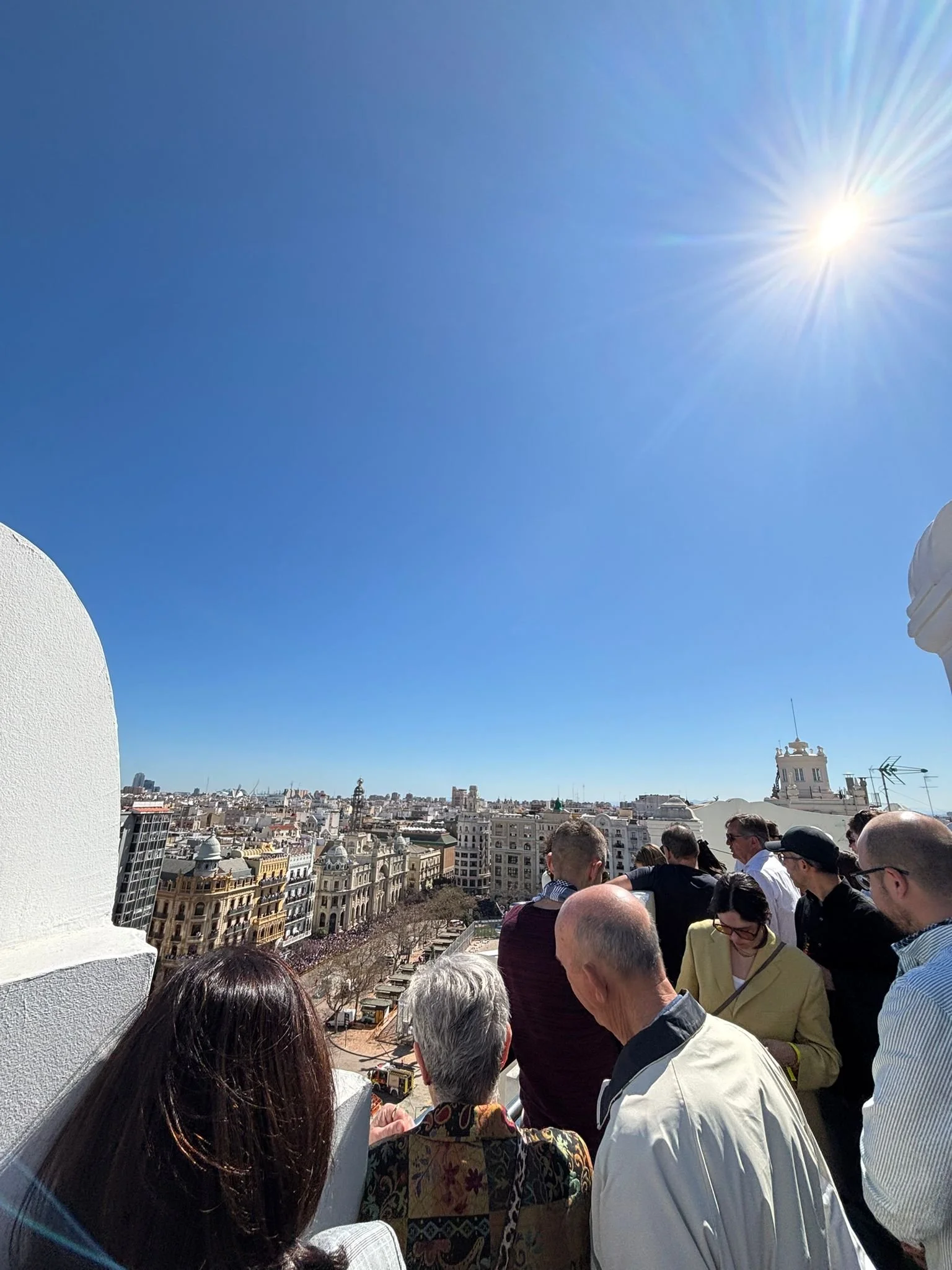 Experience the most important sound event of the day in complete safety, avoiding the dense crowds in the street and transforming a massive event into a high-end private reception.
