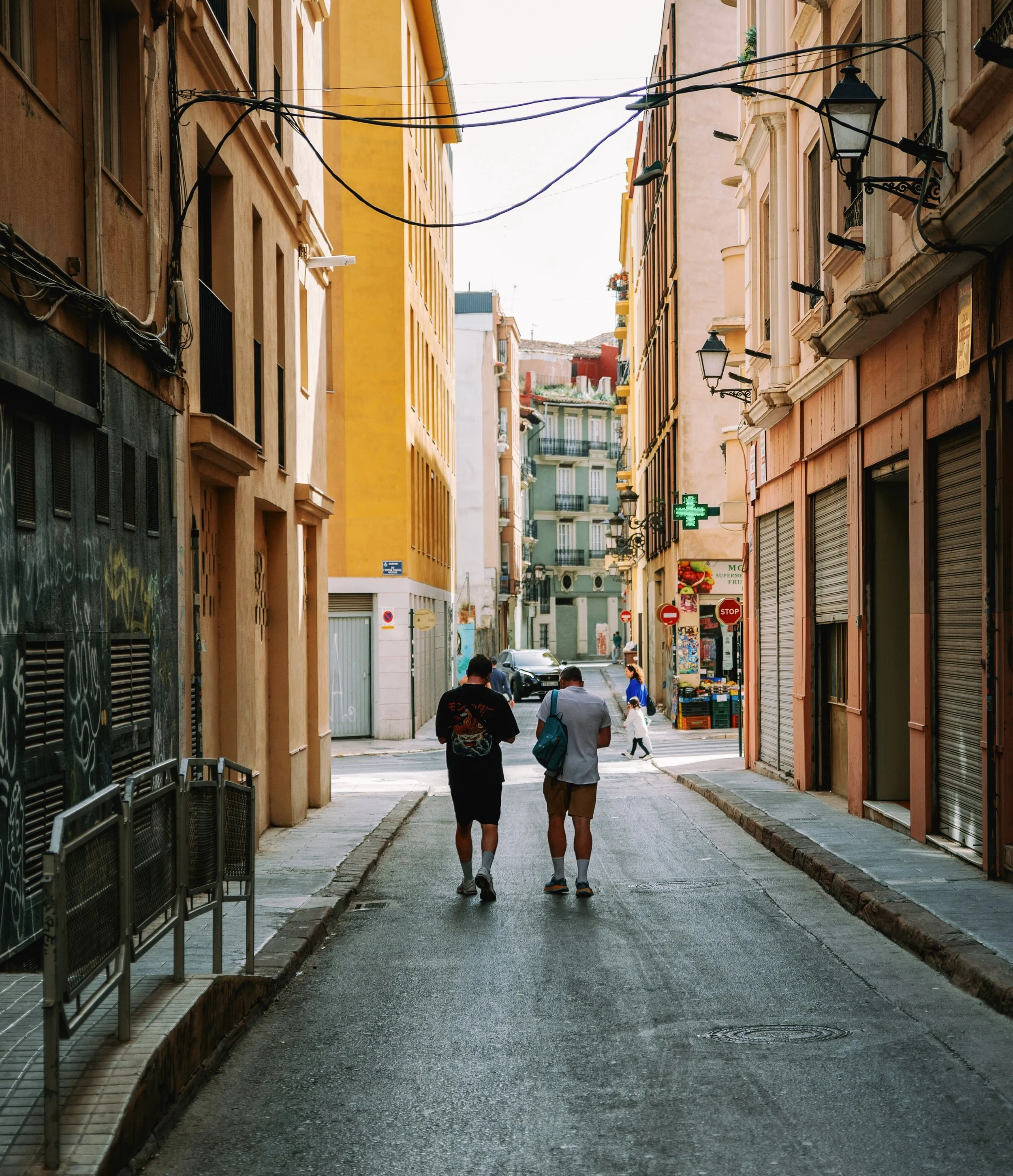 Unlike a traditional sightseeing tour, this tour does not focus on monuments or history, but on the city’s logistics and liveability.