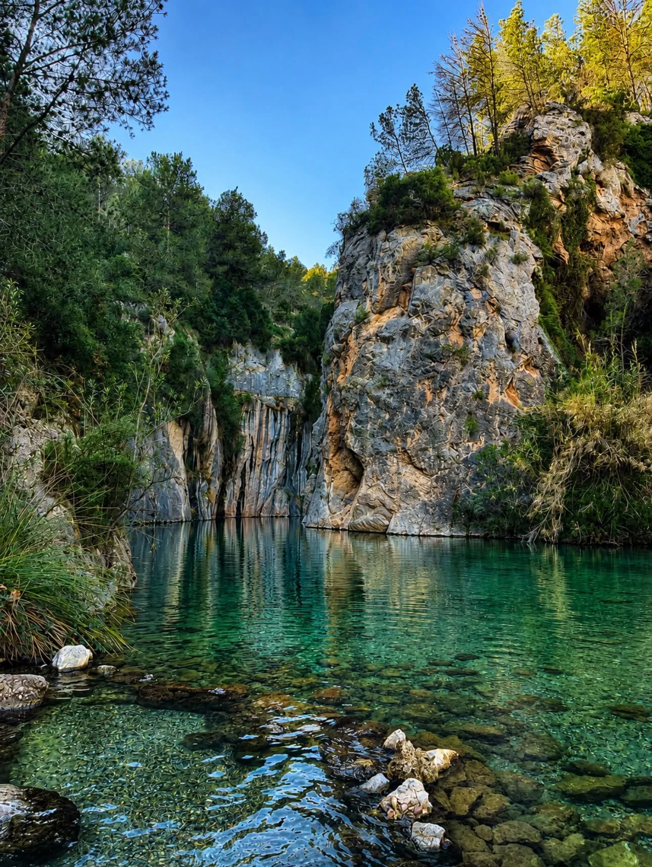 A wellness and nature excursion that connects you with one of the most spectacular natural secrets of the Valencian Community.