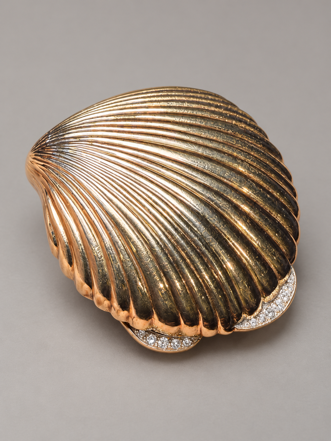 VERDURA GOLD AND DIAMOND 'SHELL' COMPACT