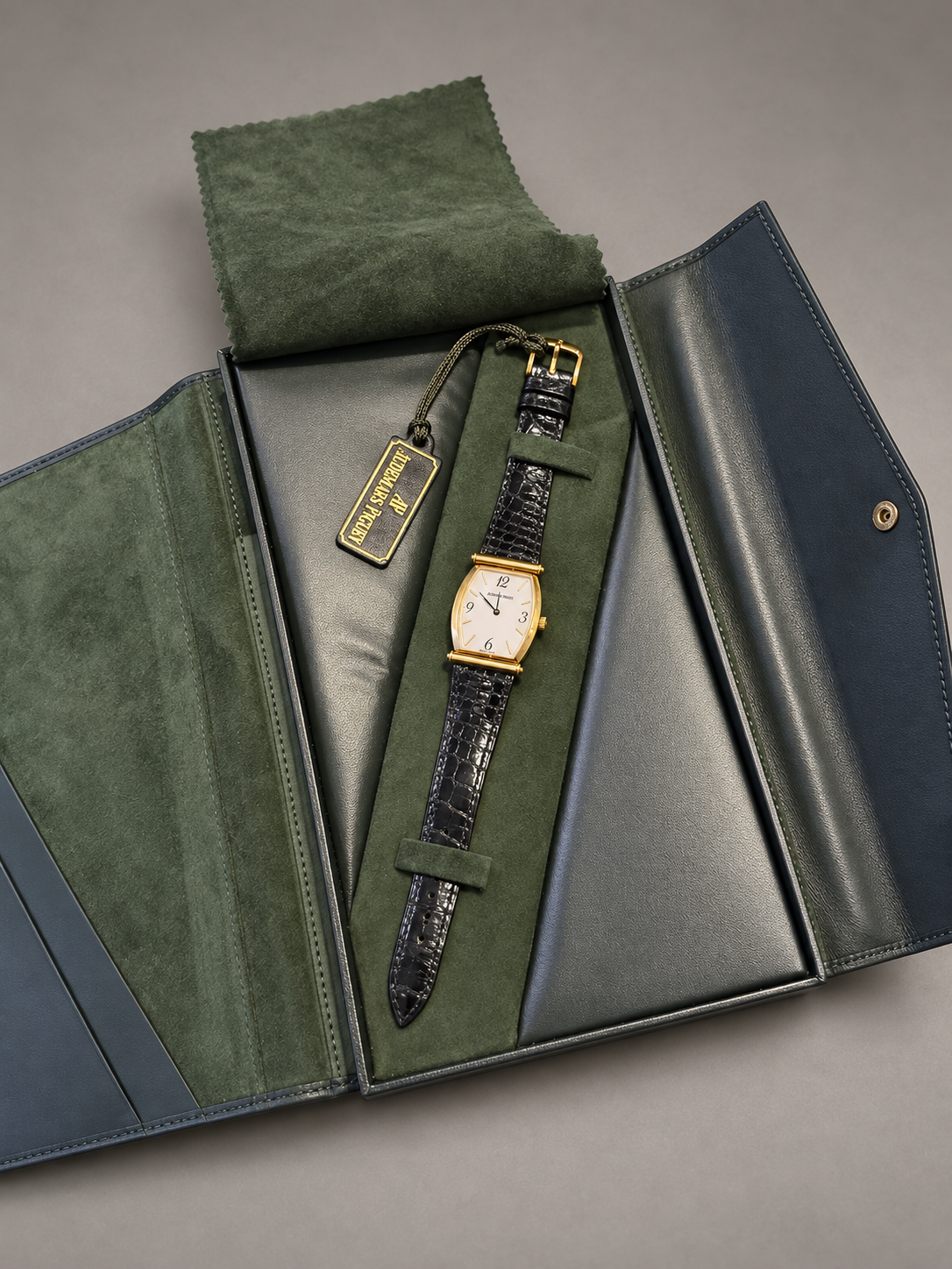 AUDEMARS PIGUET 'CARNEGIE', CIRCA 1990