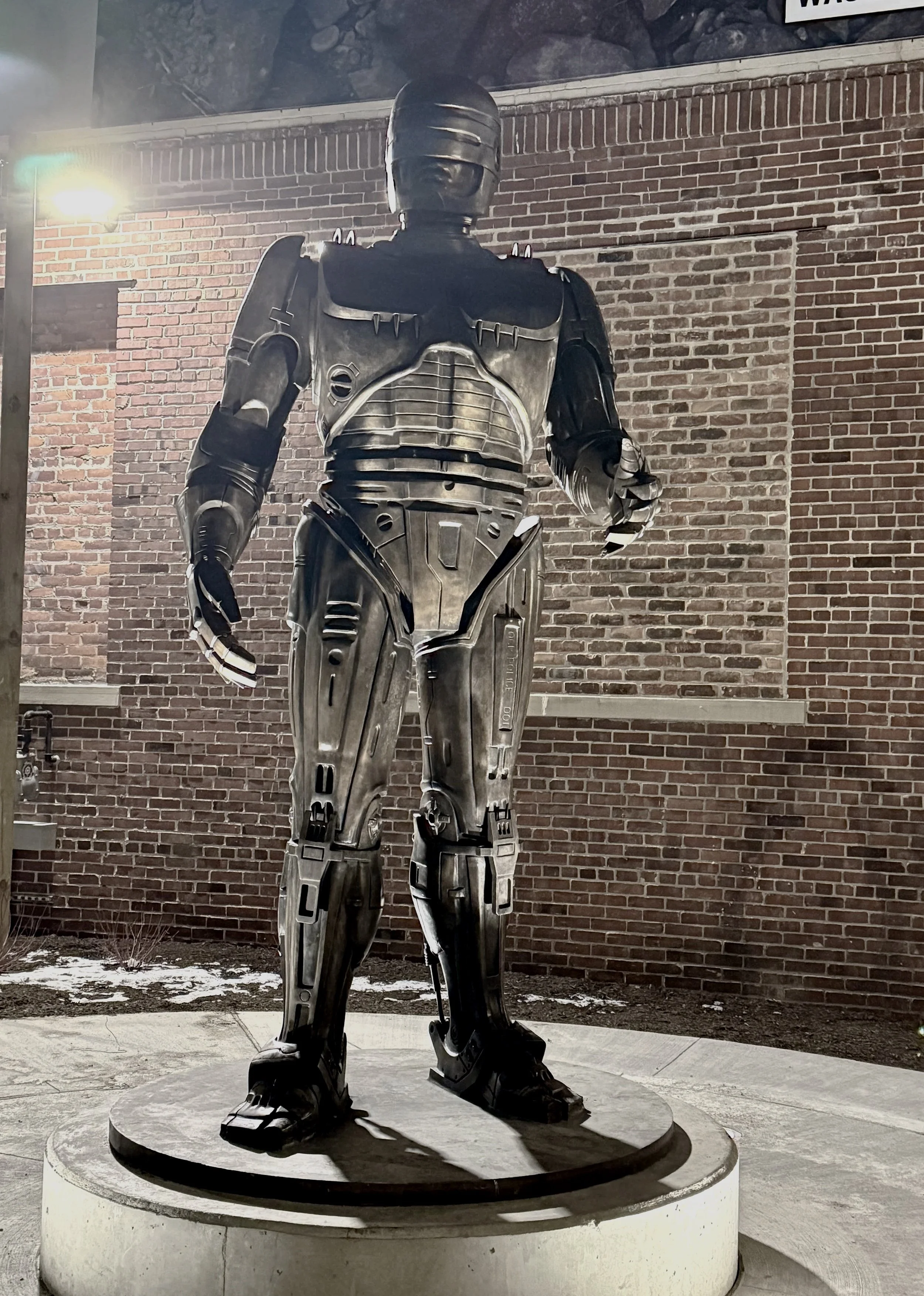 Robo Cop Detroit MI (Eastern Market) ISO 800 f1.78