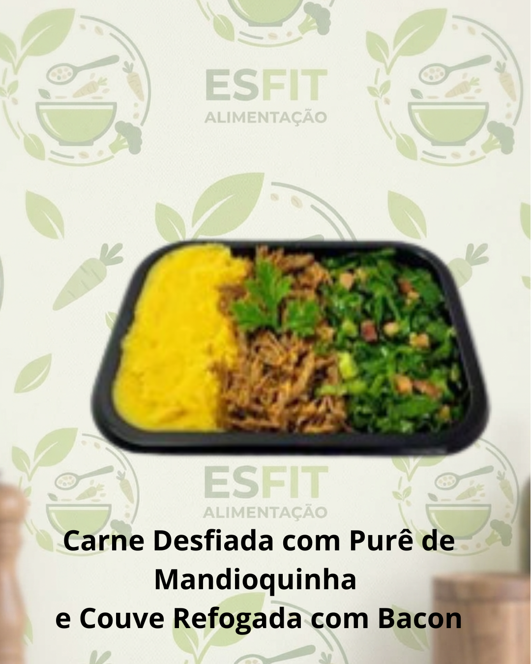 Carne Desfiada com Purê de Mandioquinha  e Couve Refogada com Bacon