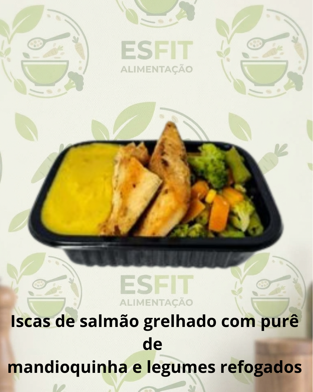 Iscas de salmão grelhado com purê de  mandioquinha e legumes refogados