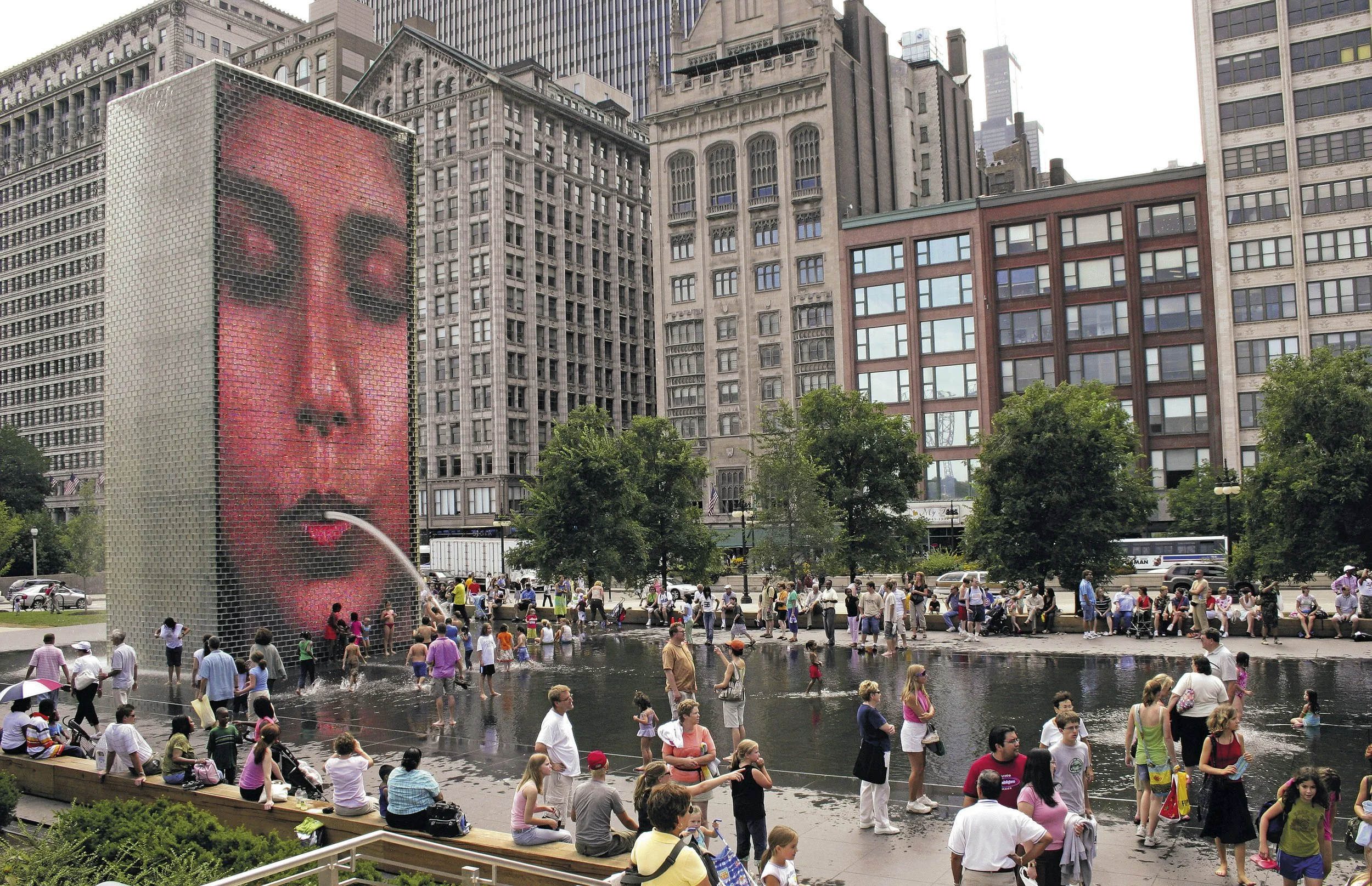 01 Crown Fountain, 2004_Ph Laura Medina.jpg