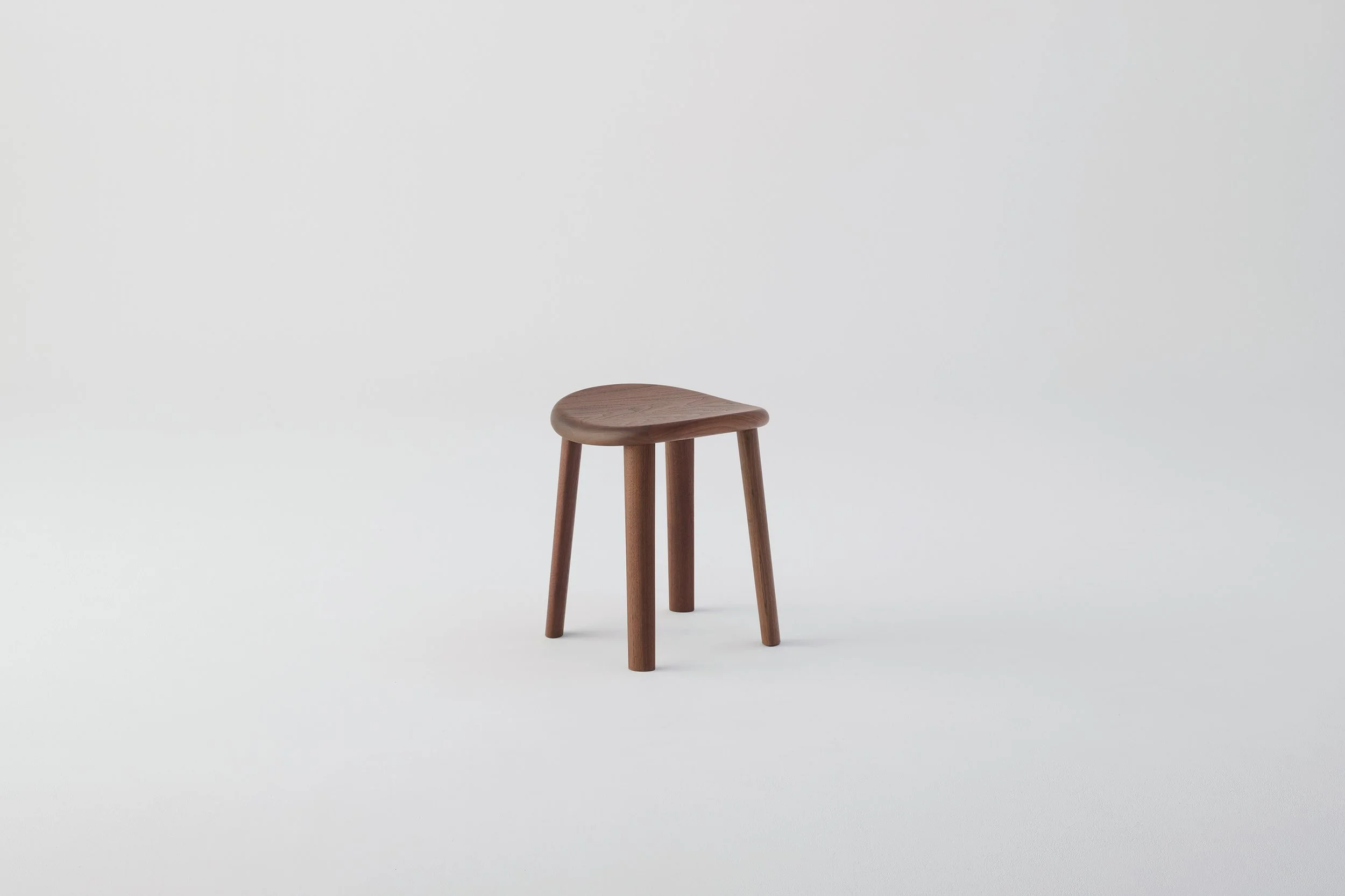 08_Hinode_Stool_Walnut_02.jpg