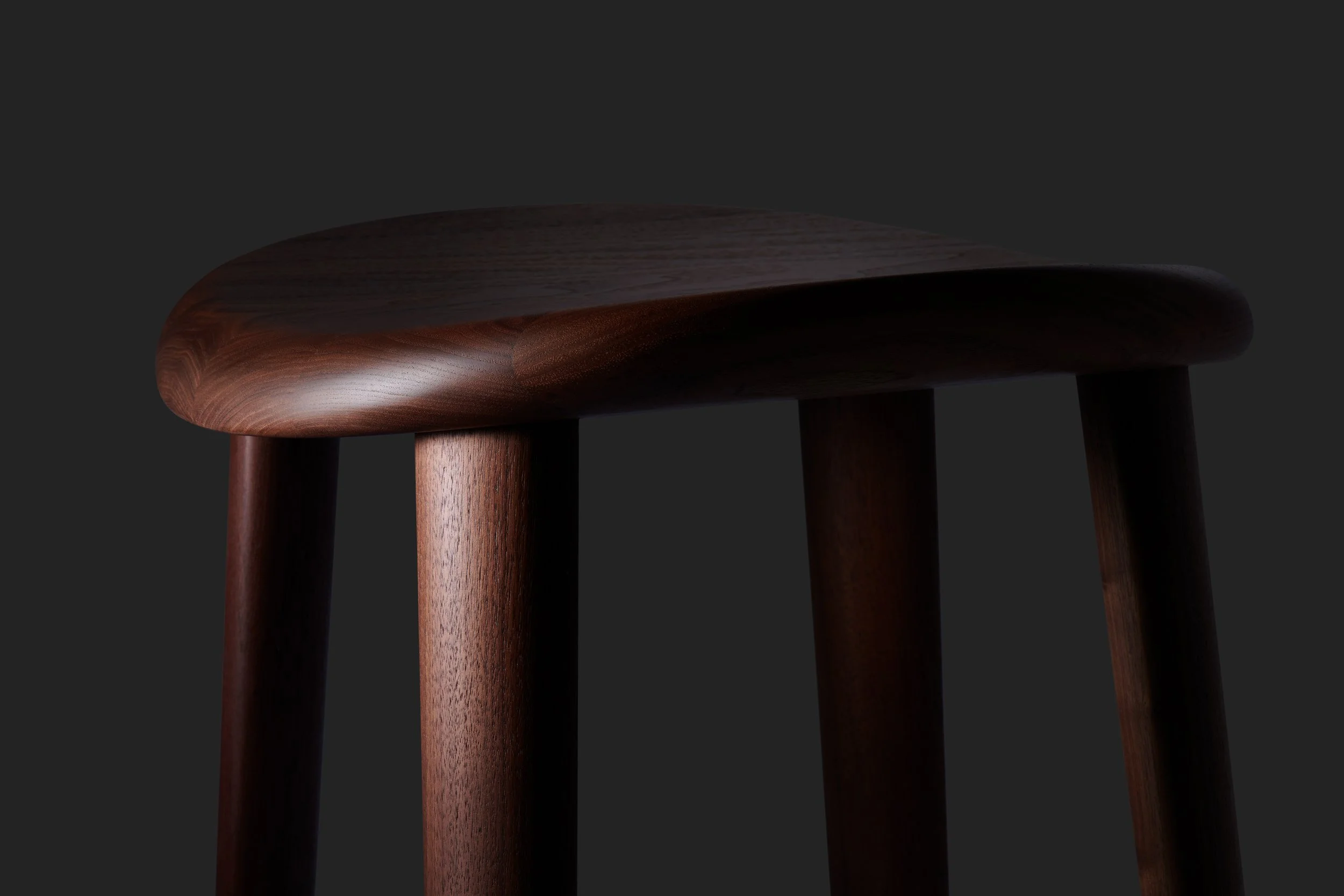 07_Hinode_Stool_Walnut_b.jpg
