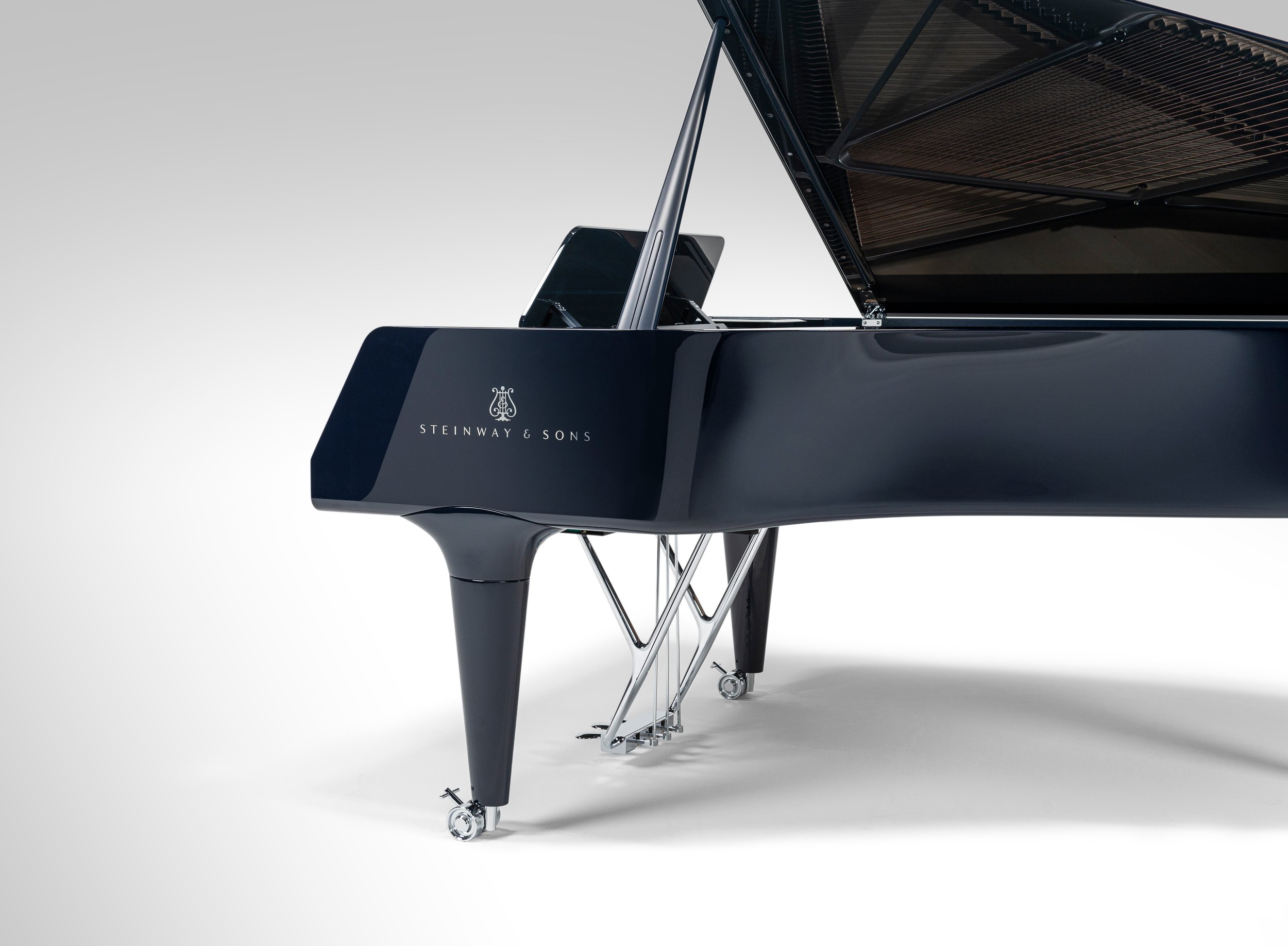 SuS_Noe_LE_Blue mahagony_Detail2@courtesy-of-Steinway&sons.jpg