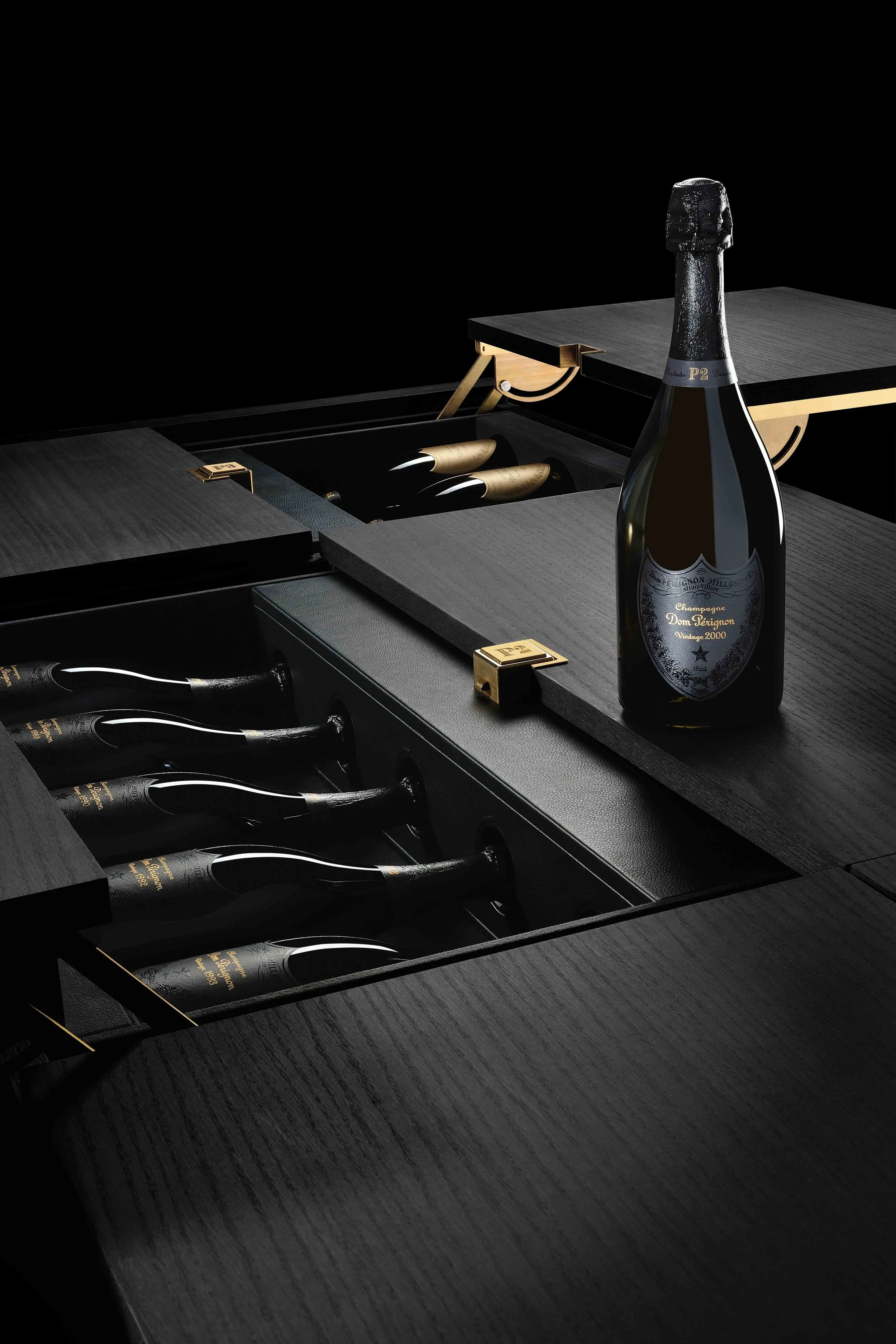 TTT_DOM_PERIGNON_Malle-GP-P2+Bouteille-BD.jpg