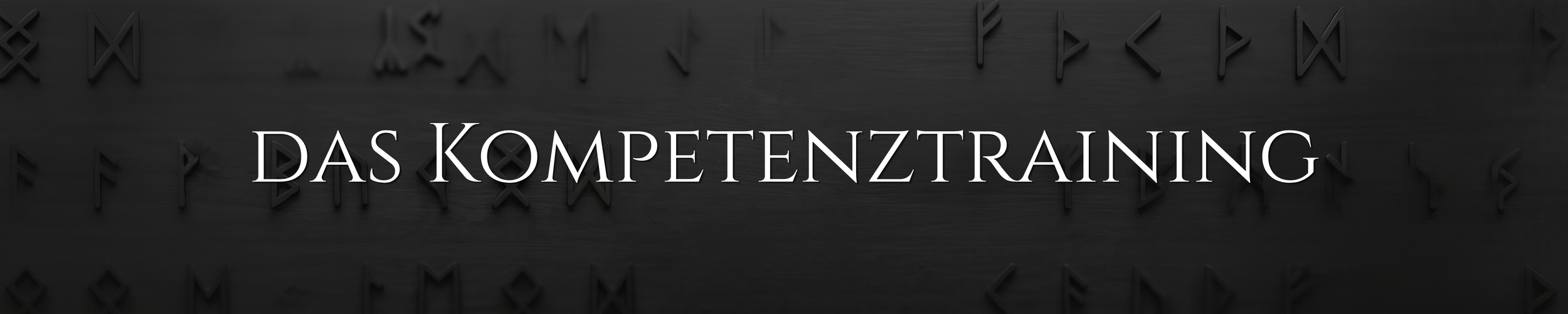 Text 'DAS KOMPETENZTRAINING' vor einem dunklen Hintergrund mit Runen-ähnlichen Zeichen.