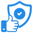 Icona di una mano che tiene un telefono con uno schermo, con uno scudo e un segno di spunta sopra, che rappresenta sicurezza o protezione digitale.