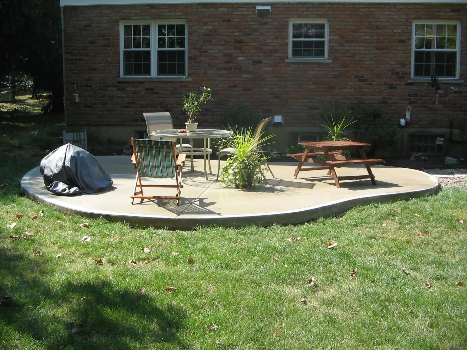 BackyardPatio_Concrete_Residential_PatioRounded.JPG