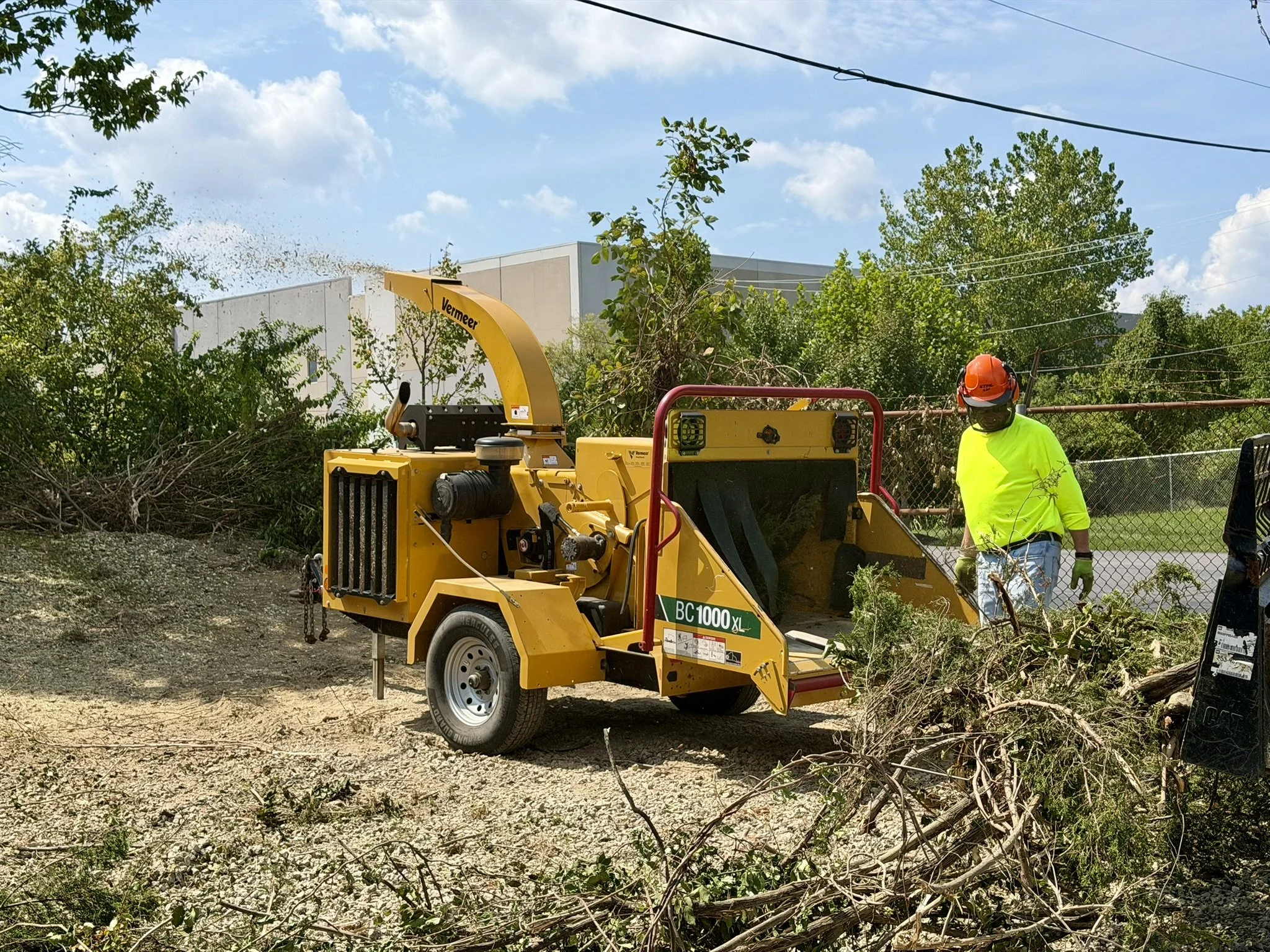 Encounter_LandClearing_Commercial_MulchingChipperWorking_3.JPEG
