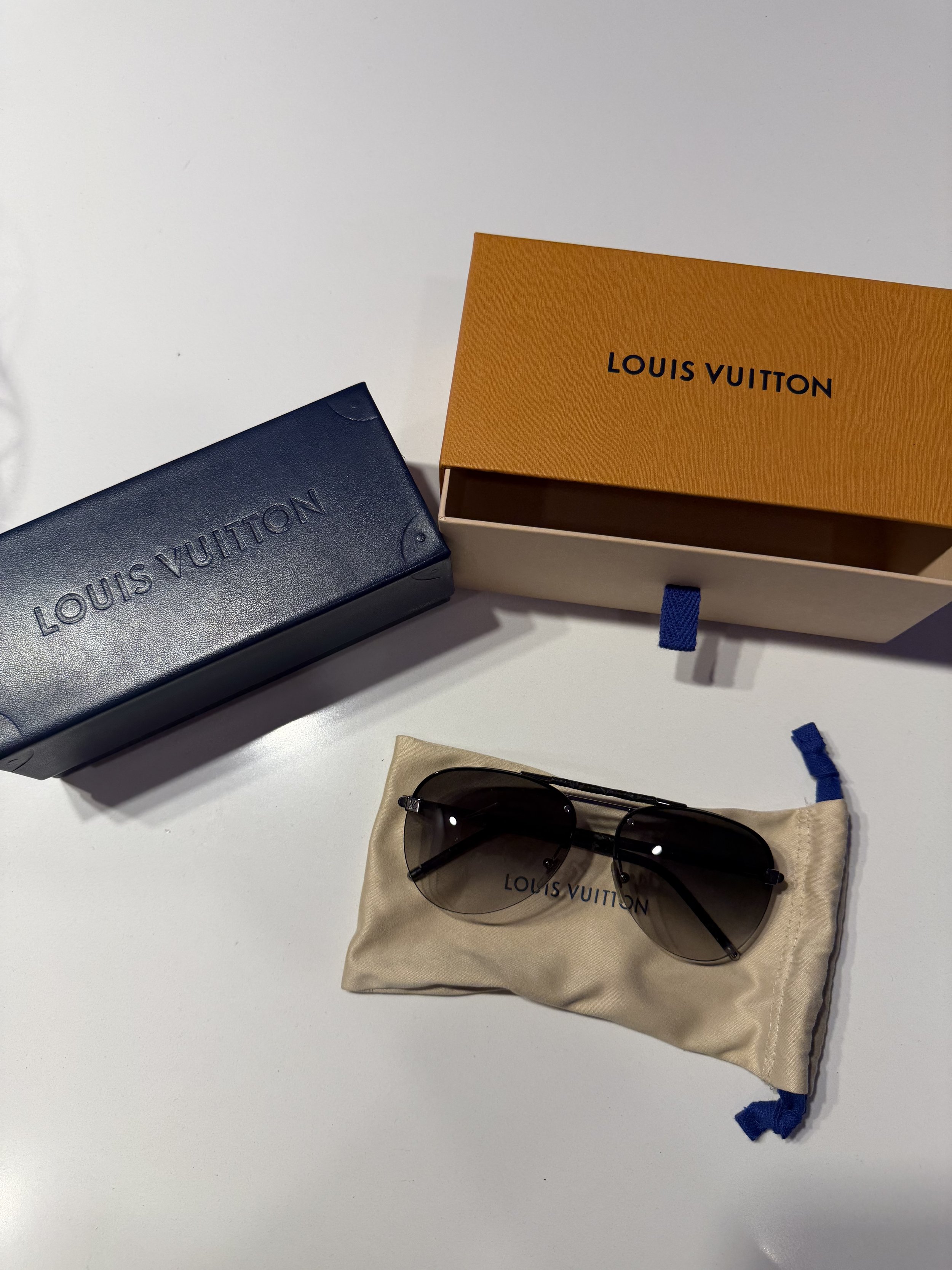 Louis Vuitton Rimless Aviator Sunglasses – Gradient Lenses – Excellent Pre-Owned Condition
