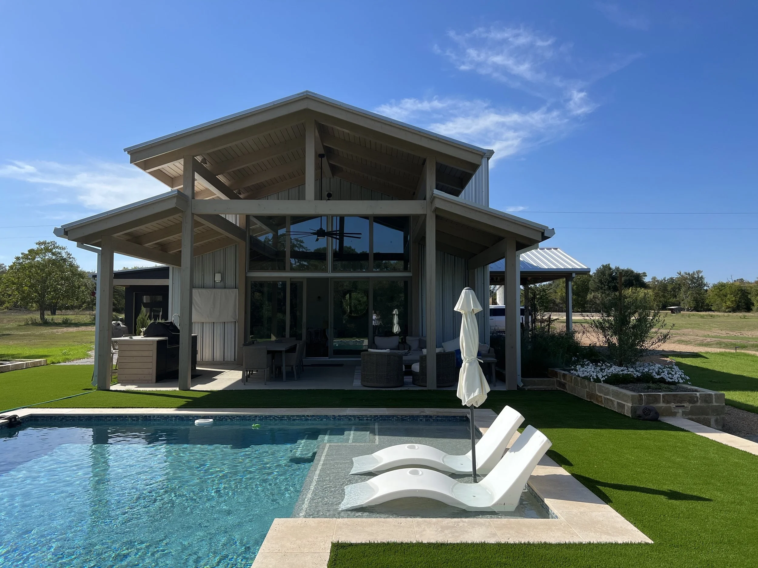 THE BARN HOUSE AT OAK'S END RANCH RETREAT IN ROUND TOP AVAILABLE FOR LUXURY RENTAL