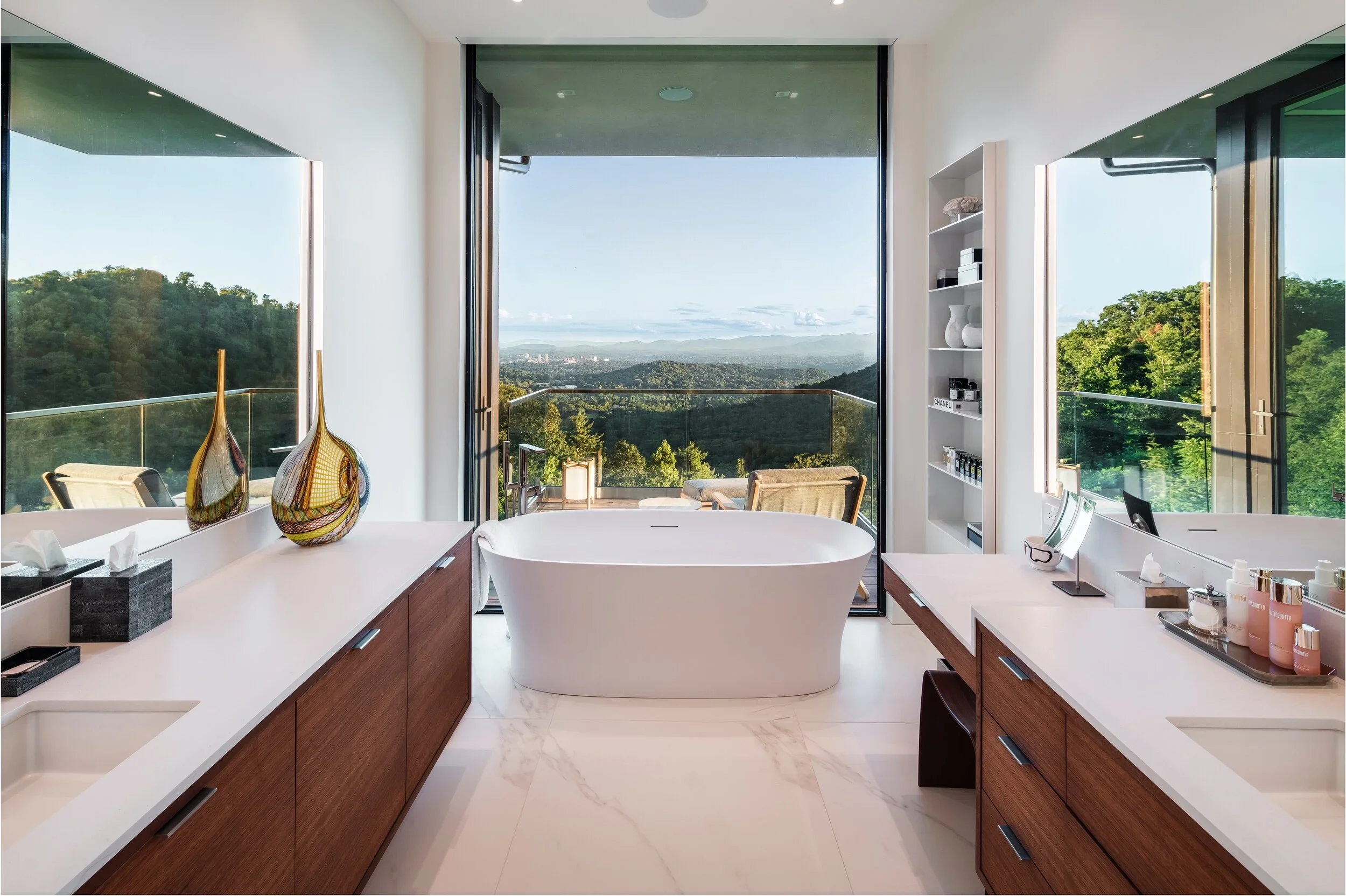 Villa+Nova_Master+Bath_Tub+View.jpg.webp