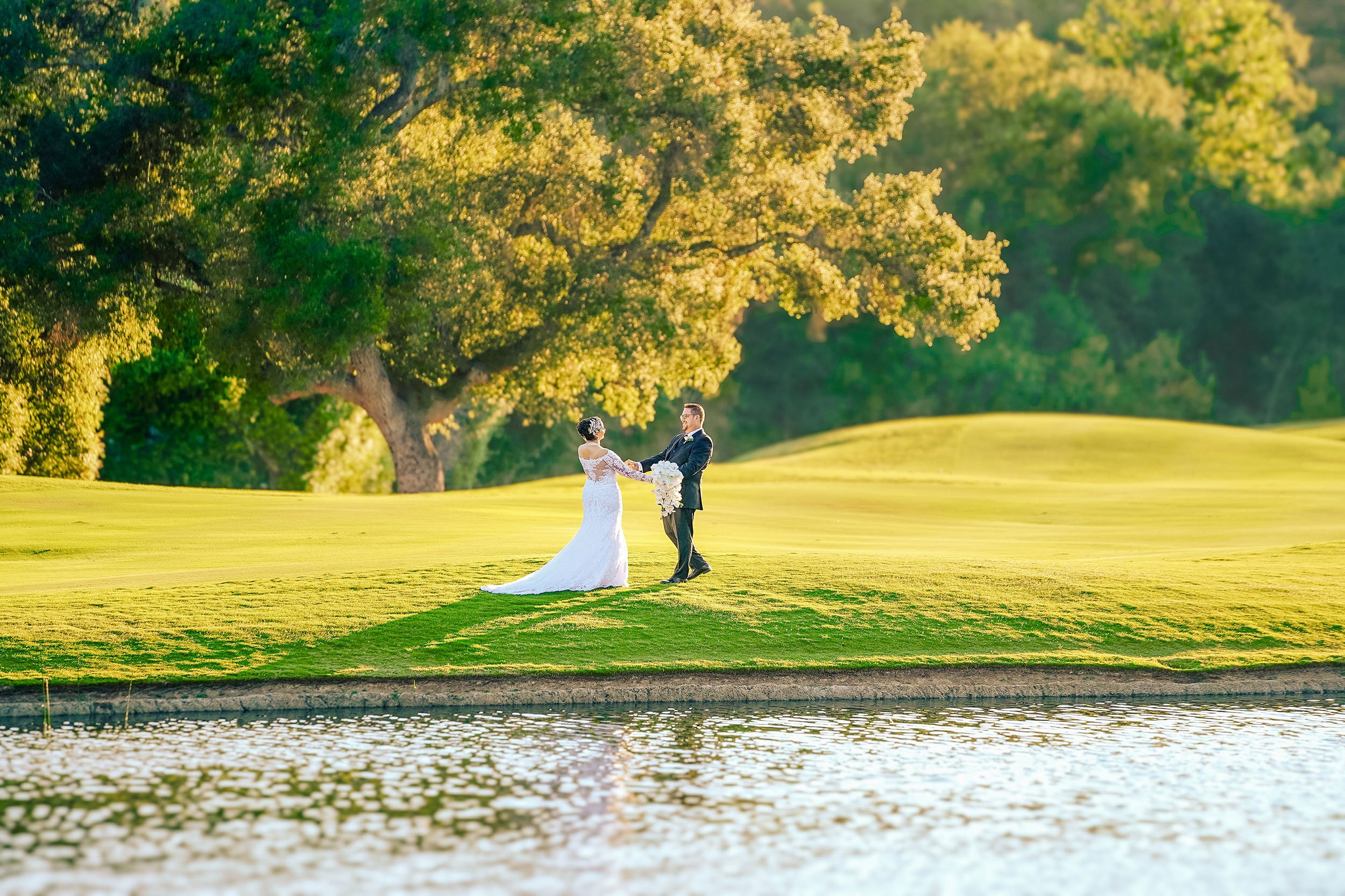 golden-hour-golf-course-wedding-portraits.jpg
