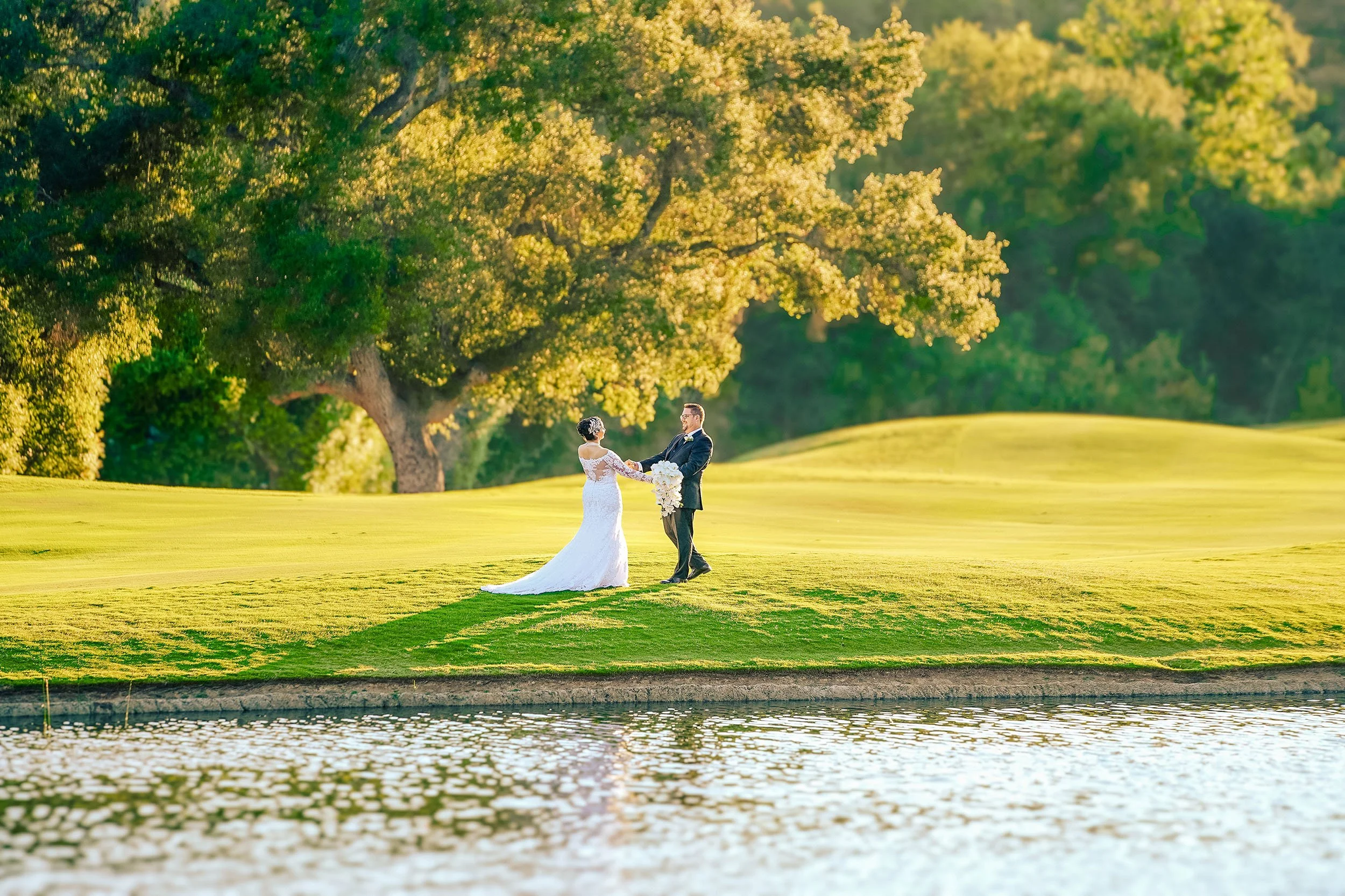 golden-hour-golf-course-wedding-portraits.jpg