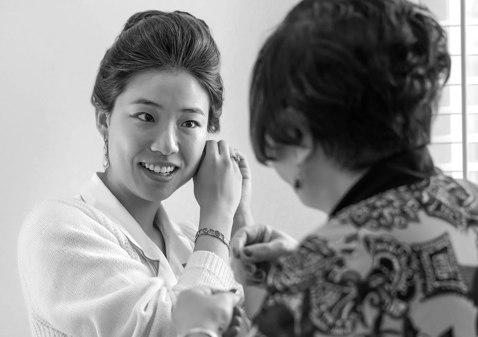 wedding-prep-mom-helping-bride.jpg