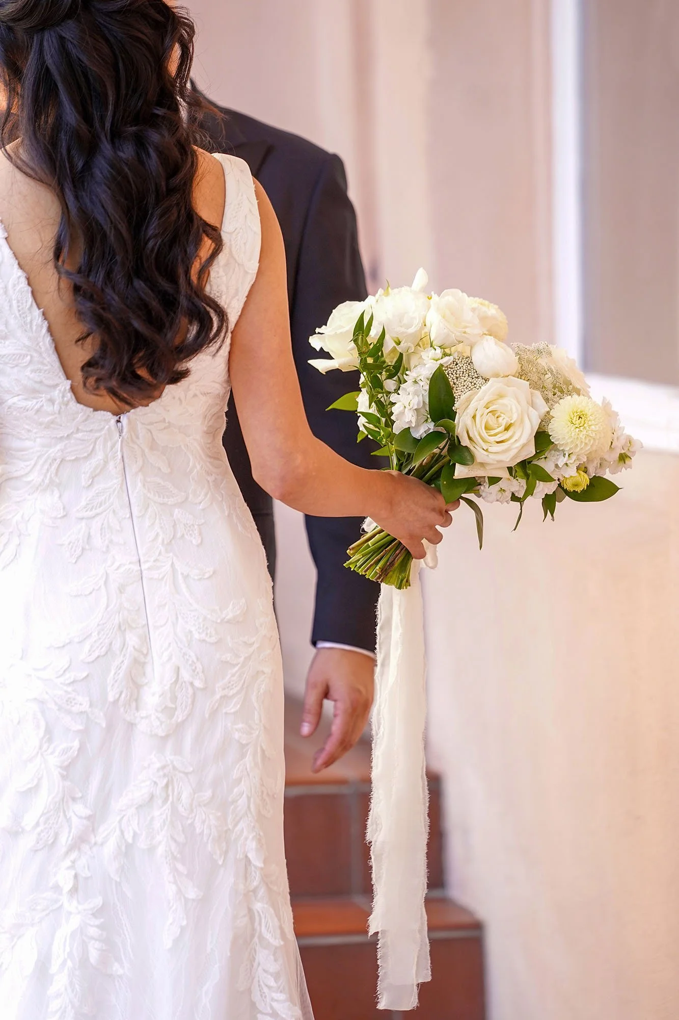 classic-white-bridal-bouquet-long-silk-ribbon.jpg