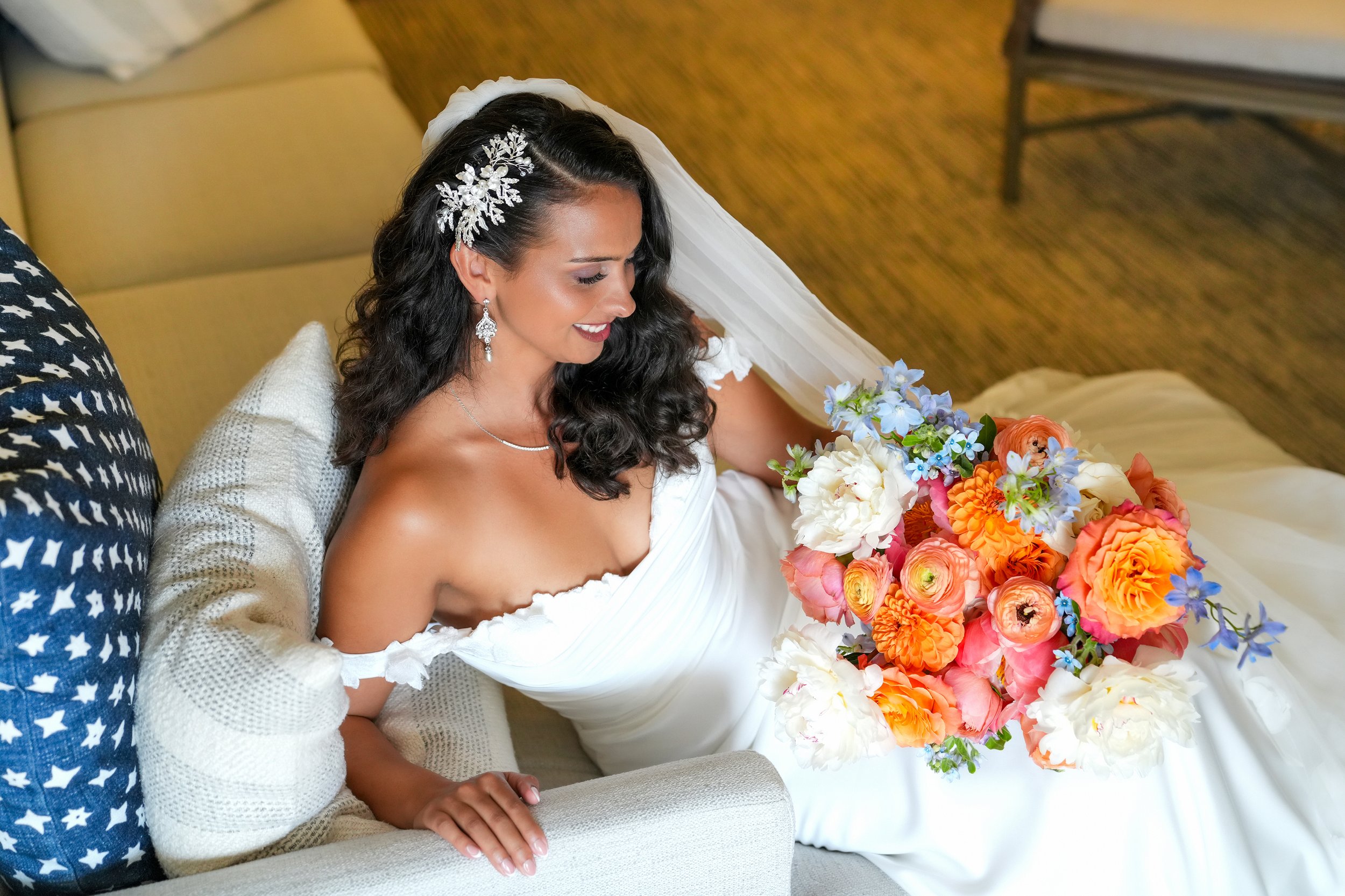 san-diego-wedding-florist-bright-orange-bridal-bouquet.jpg