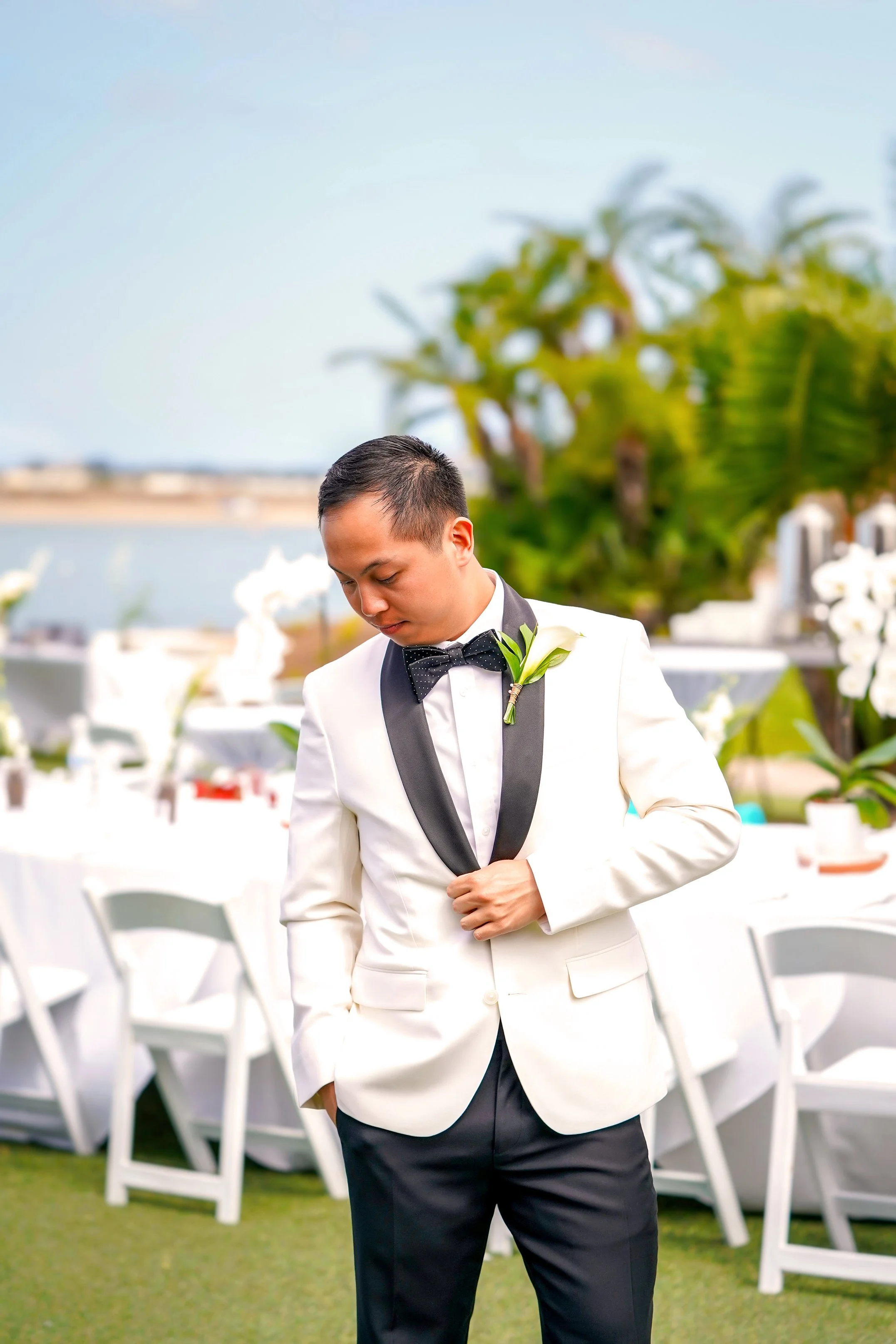 groom-white-tuxedo-jacket-outdoor-wedding.jpg